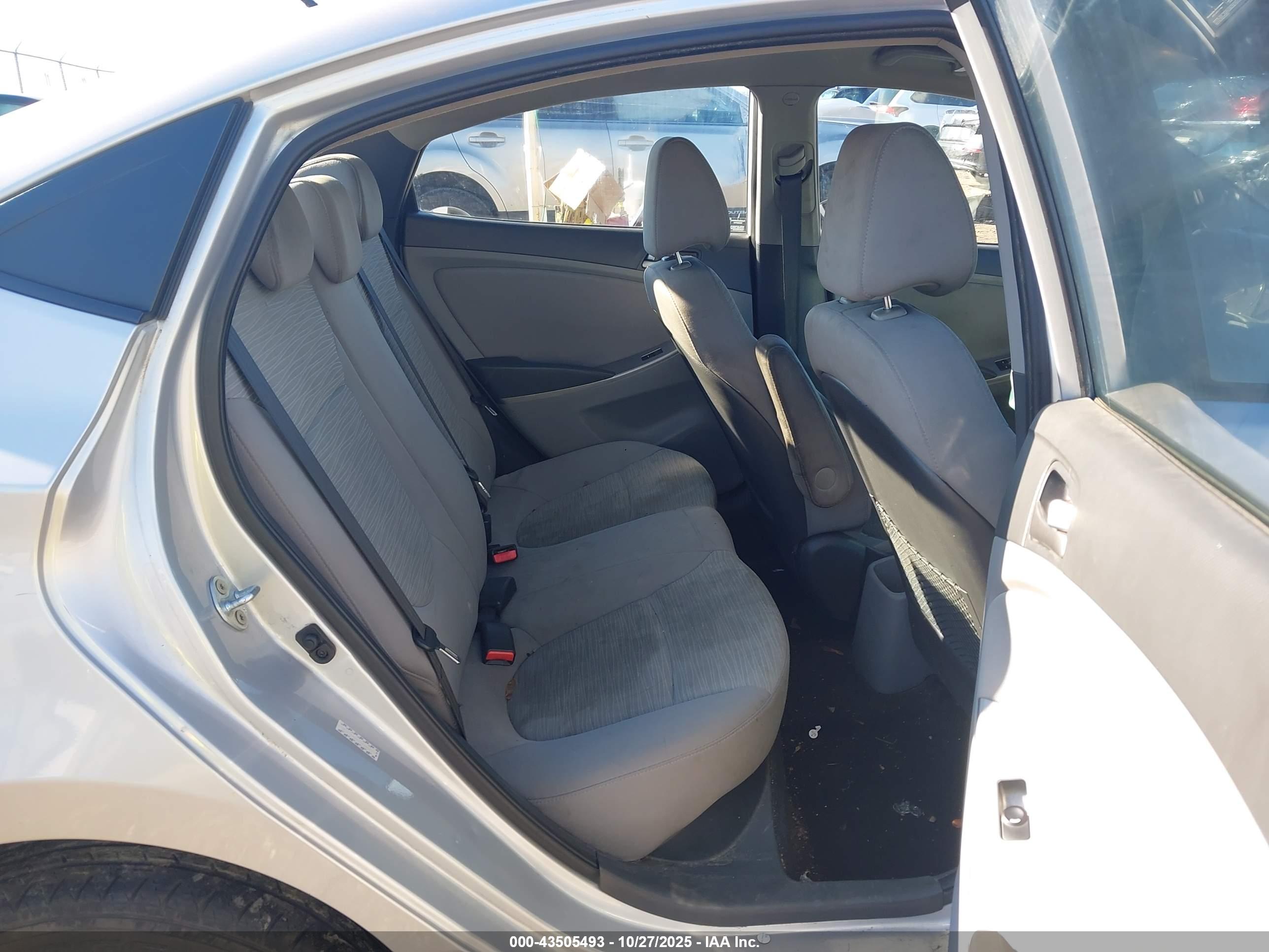 HYUNDAI ACCENT image 8