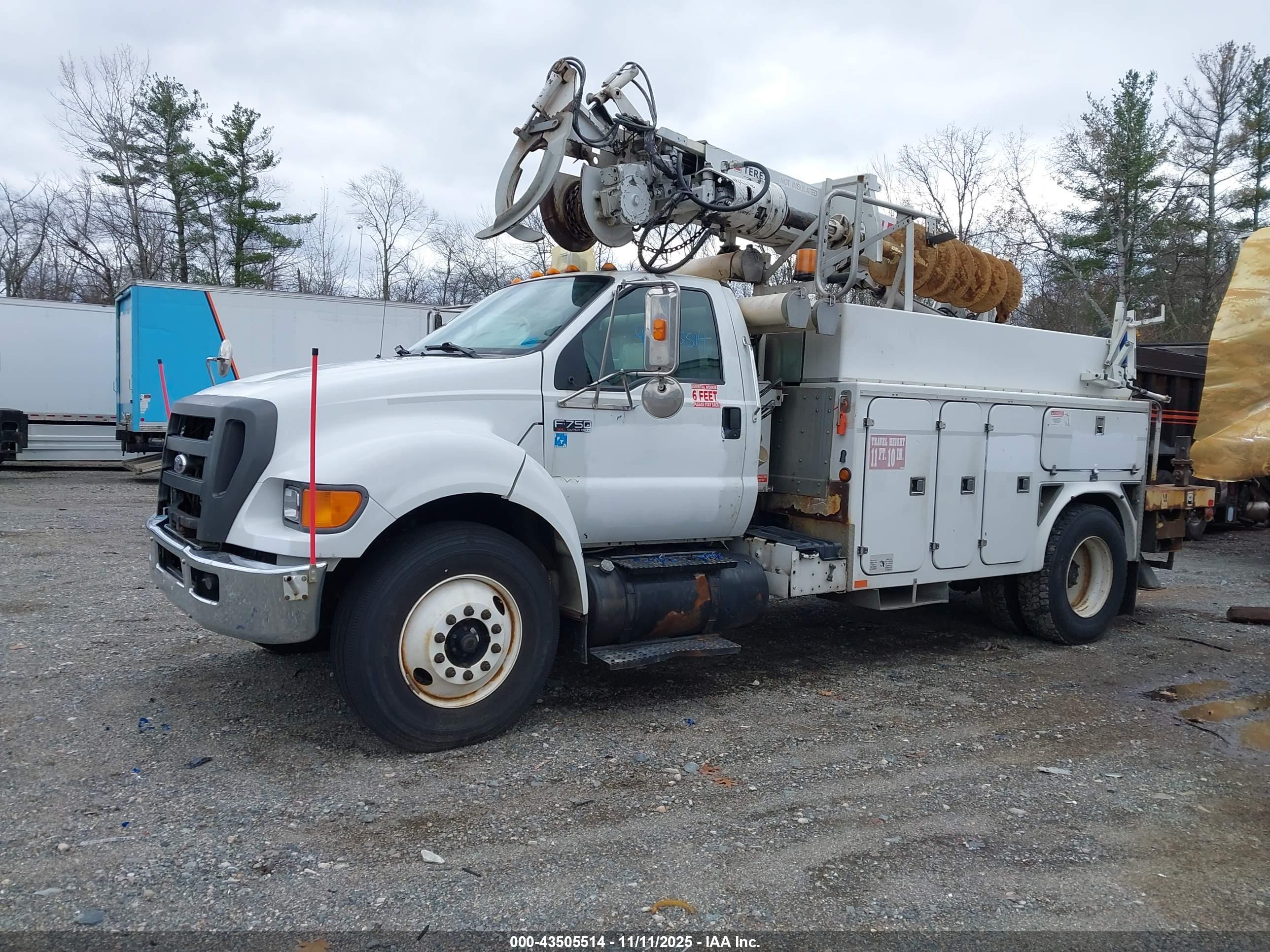 FORD F-750 image 2