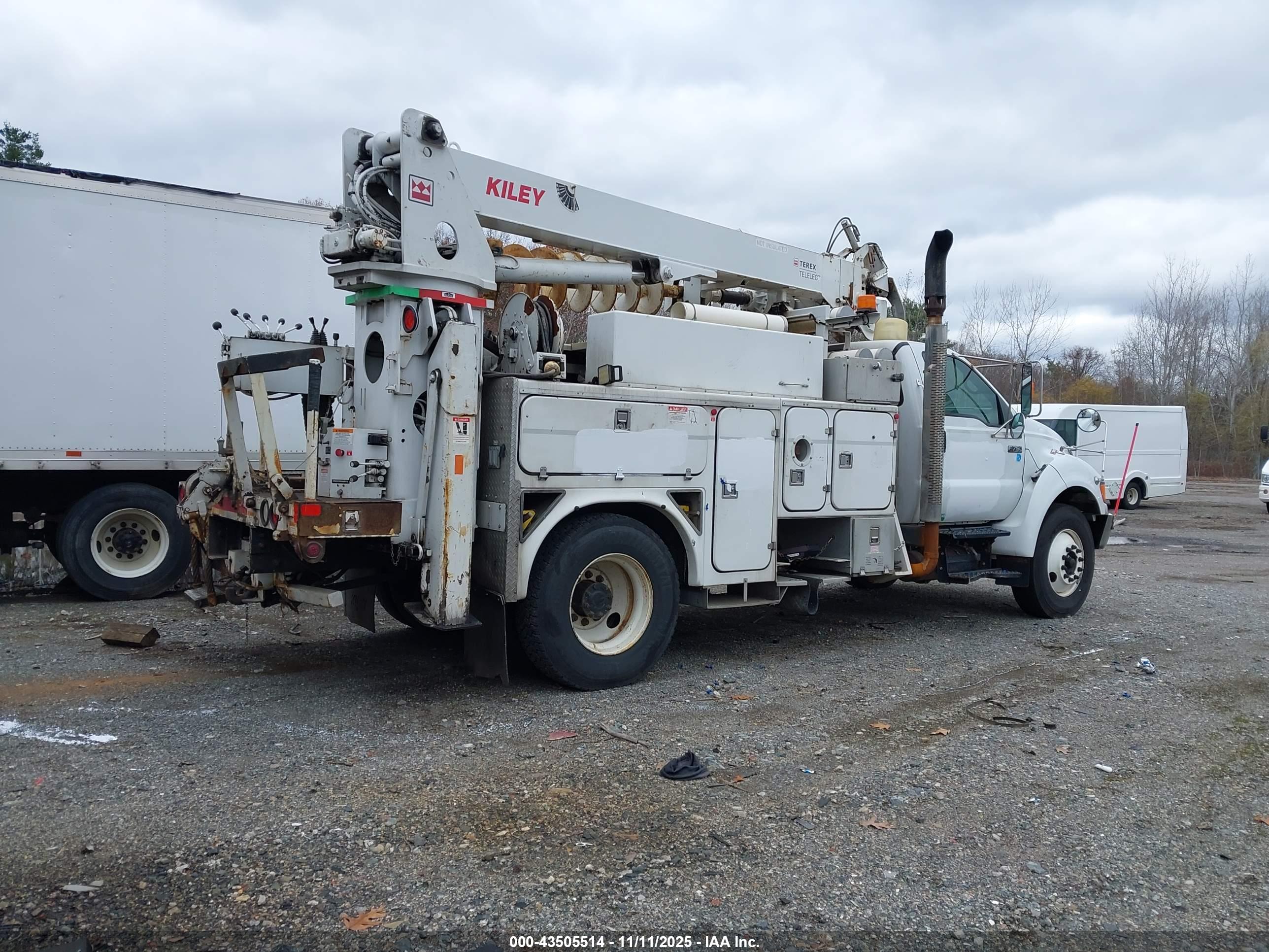 FORD F-750 image 4
