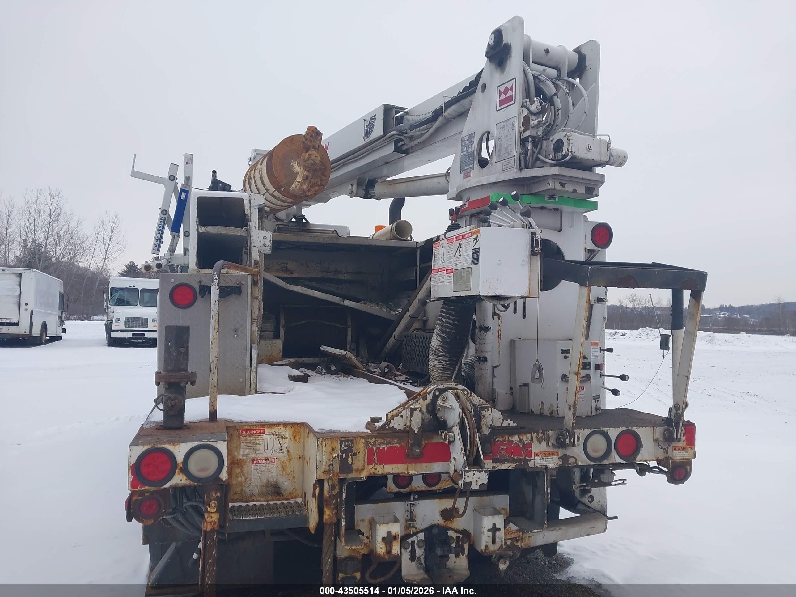 FORD F-750 image 7
