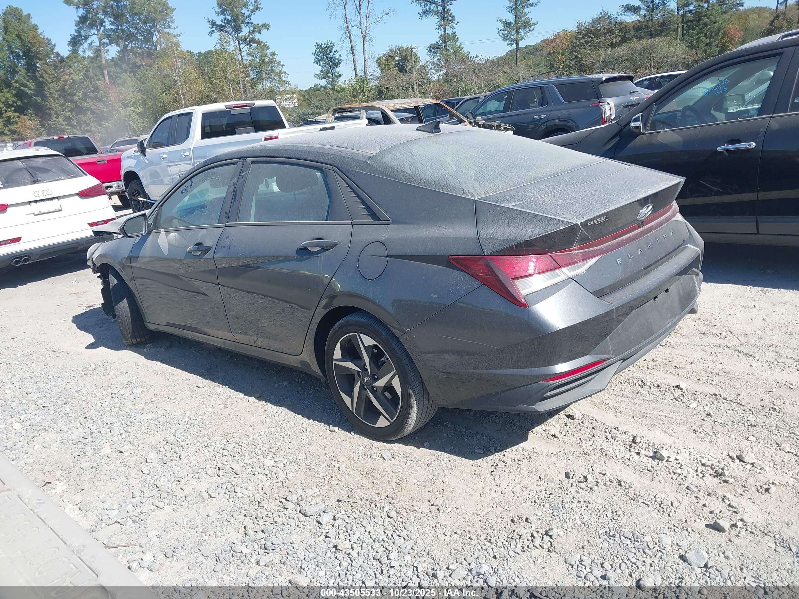 HYUNDAI ELANTRA image 3