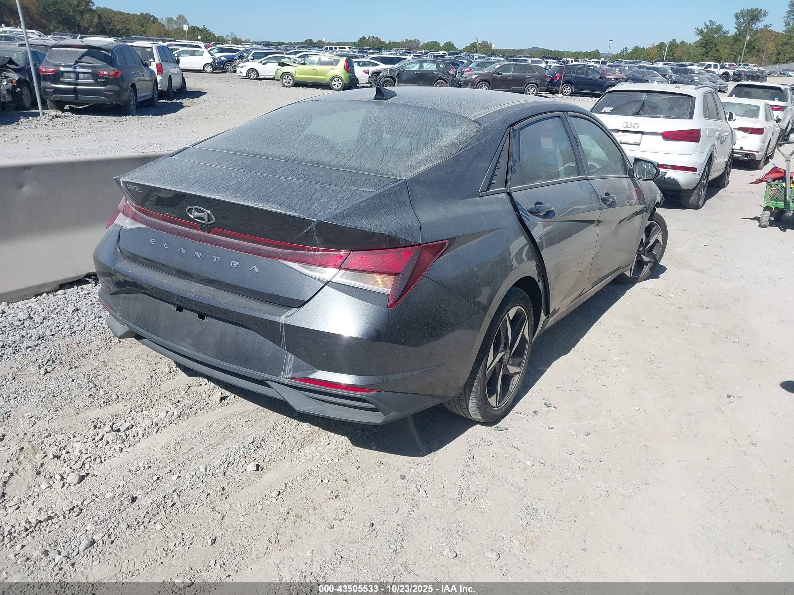 HYUNDAI ELANTRA image 4