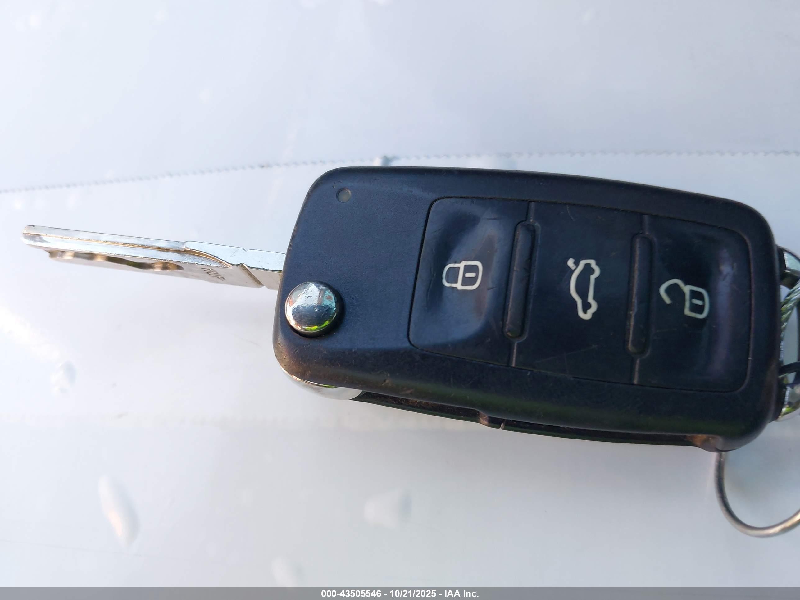 VOLKSWAGEN PASSAT image 11