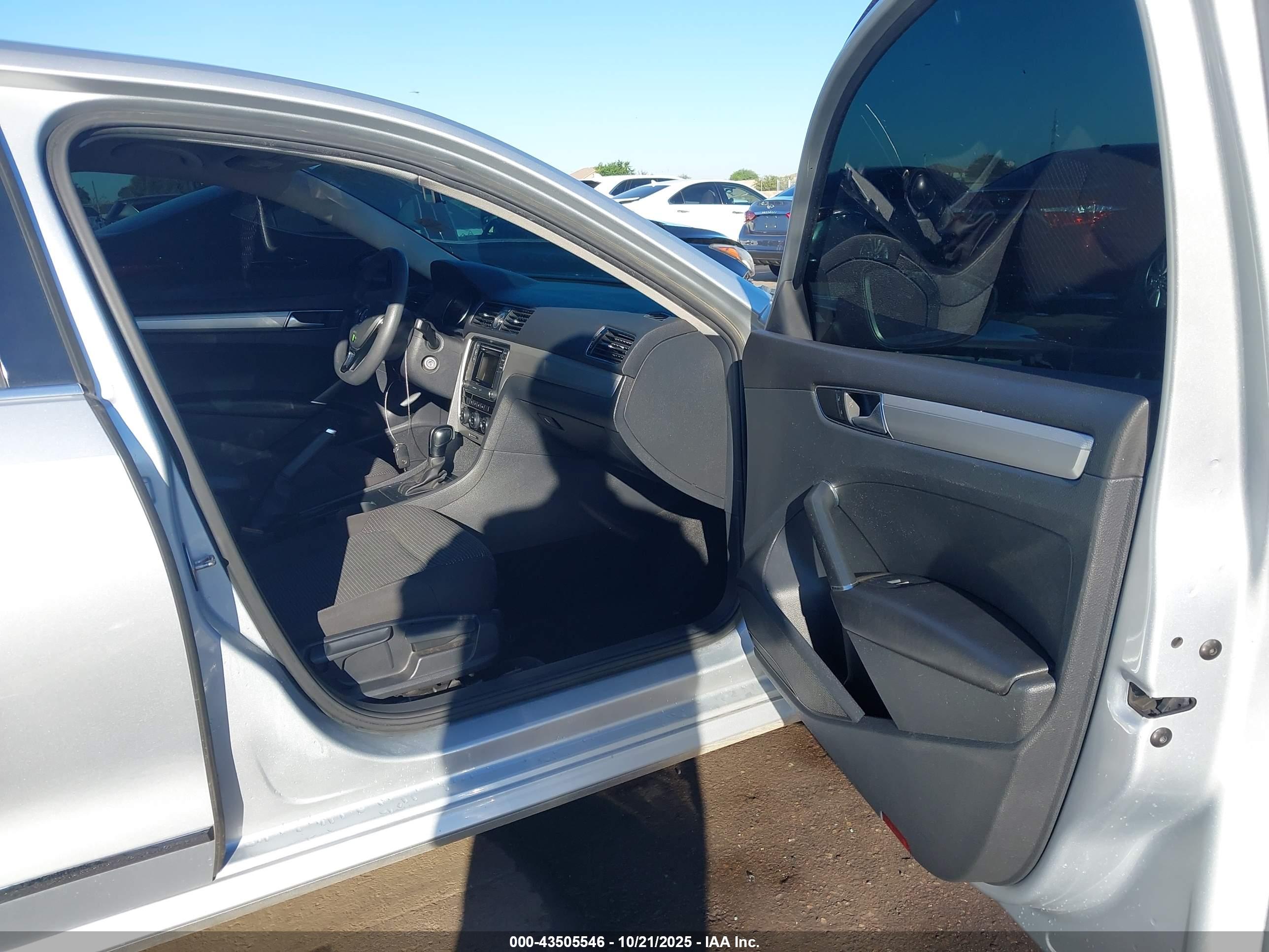 VOLKSWAGEN PASSAT image 5