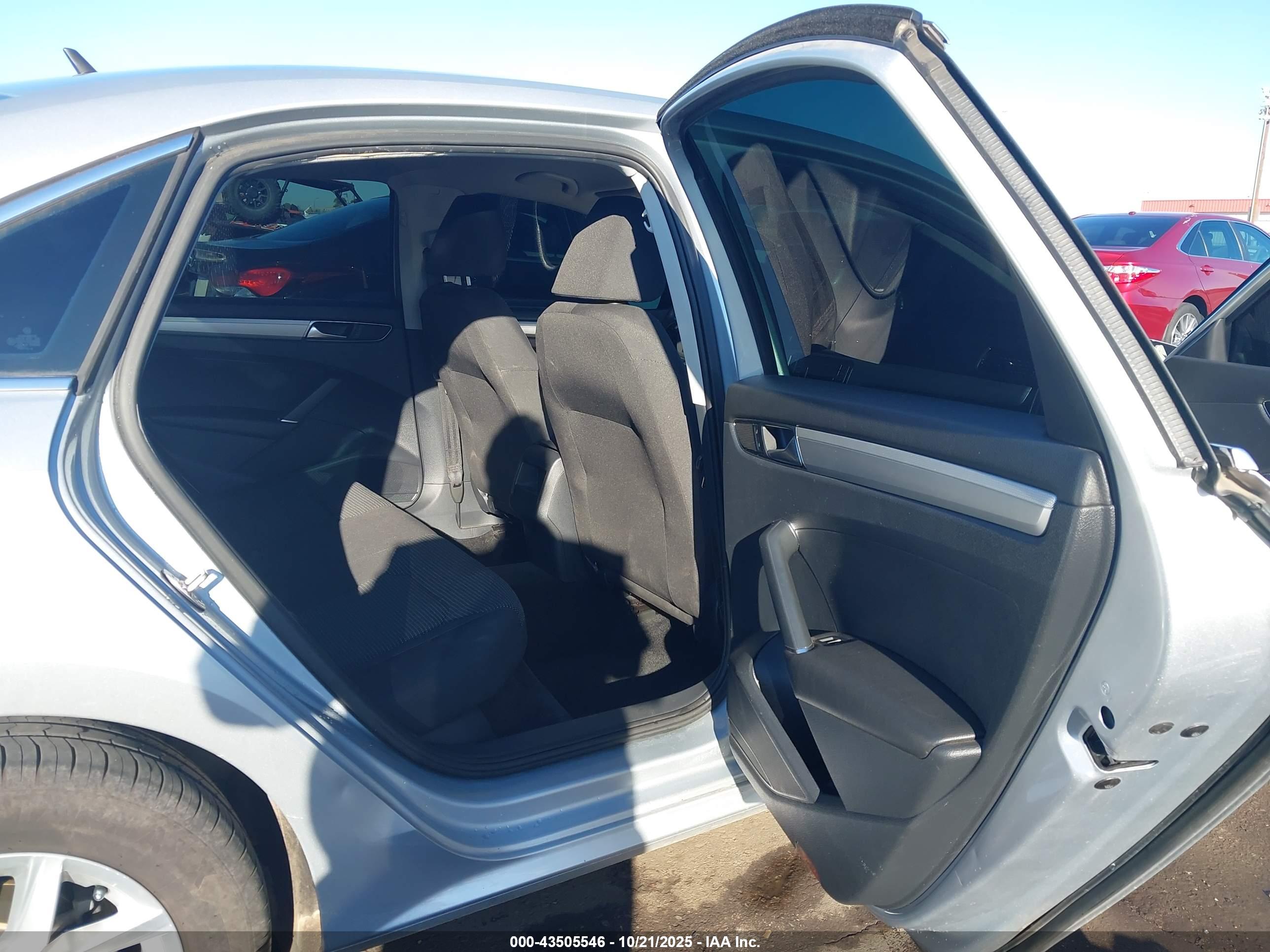 VOLKSWAGEN PASSAT image 8
