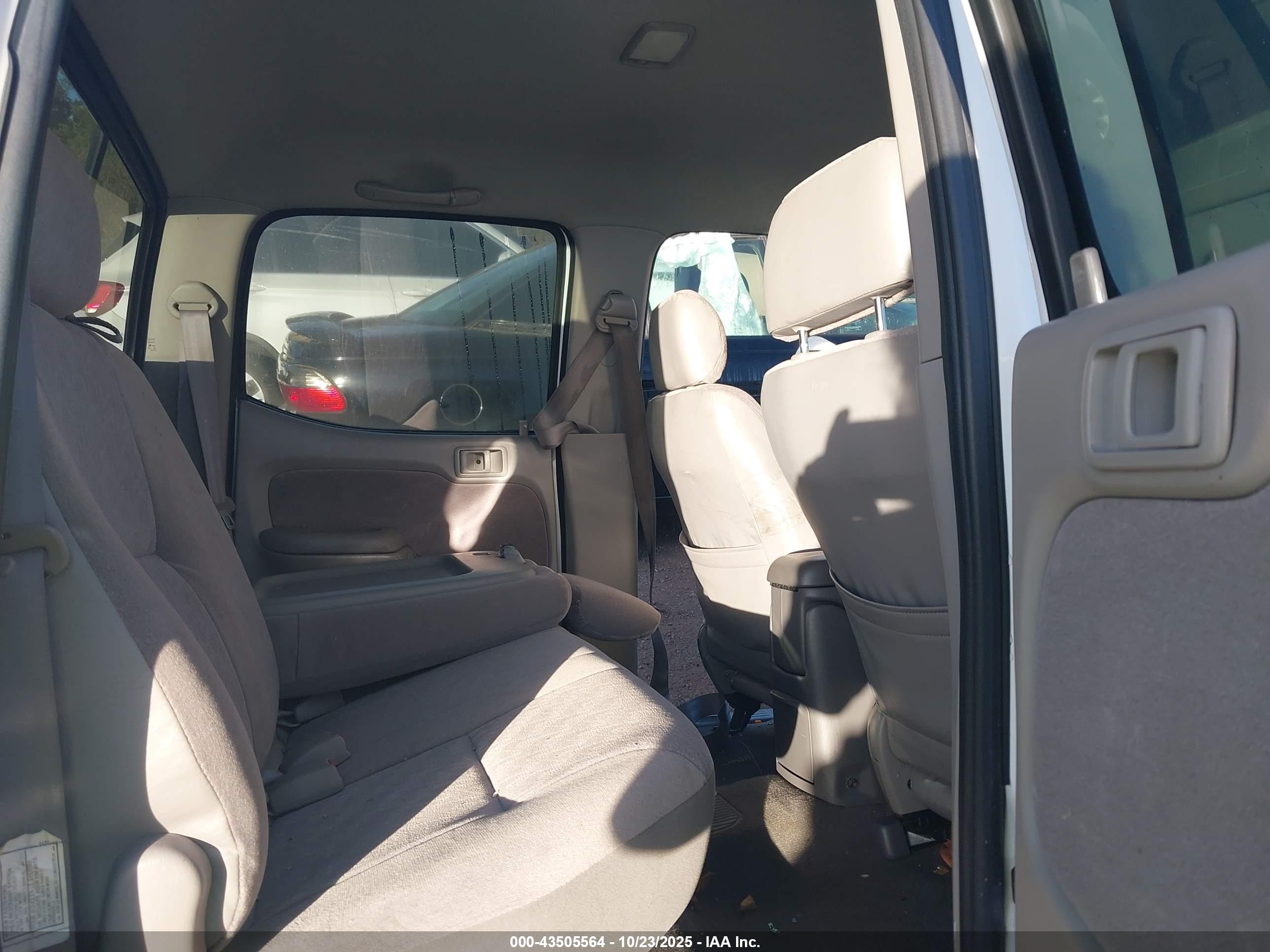 TOYOTA TACOMA image 8