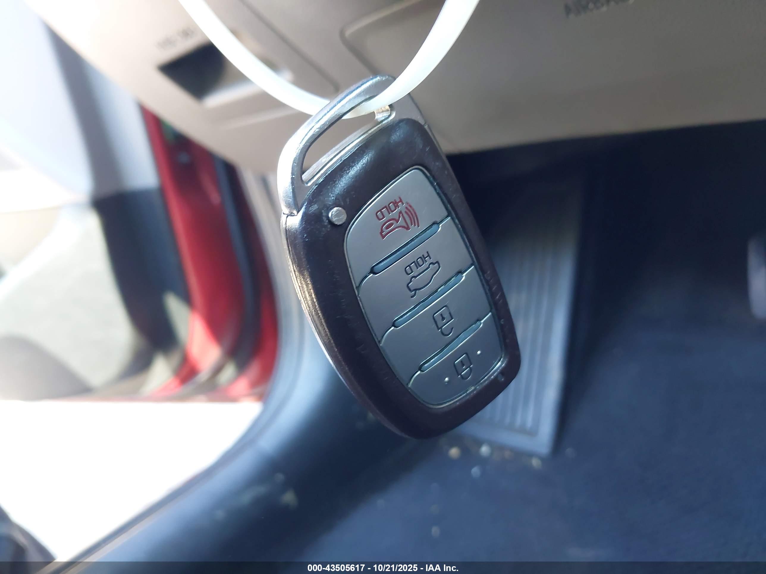 HYUNDAI ELANTRA image 11
