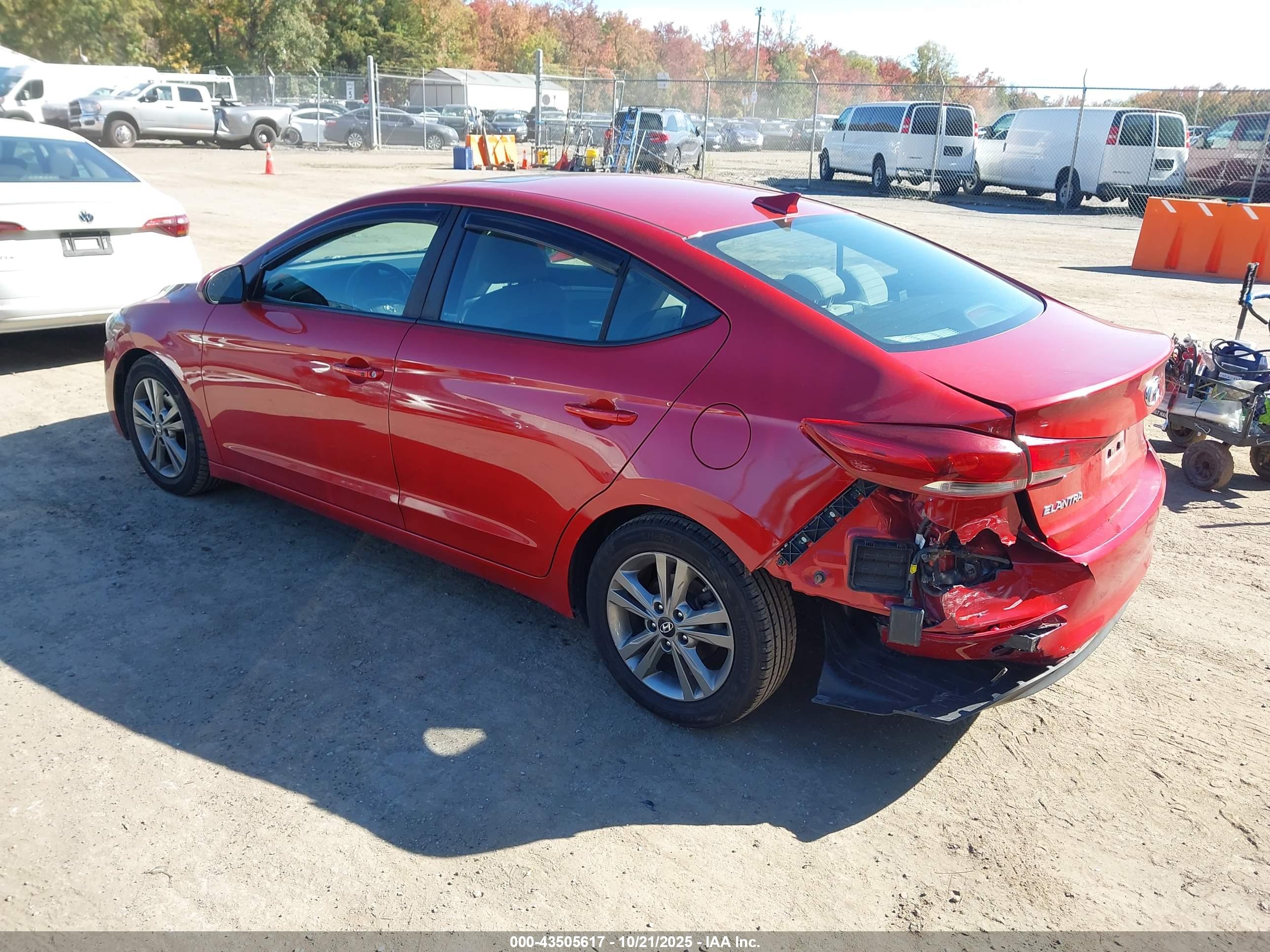 HYUNDAI ELANTRA image 3