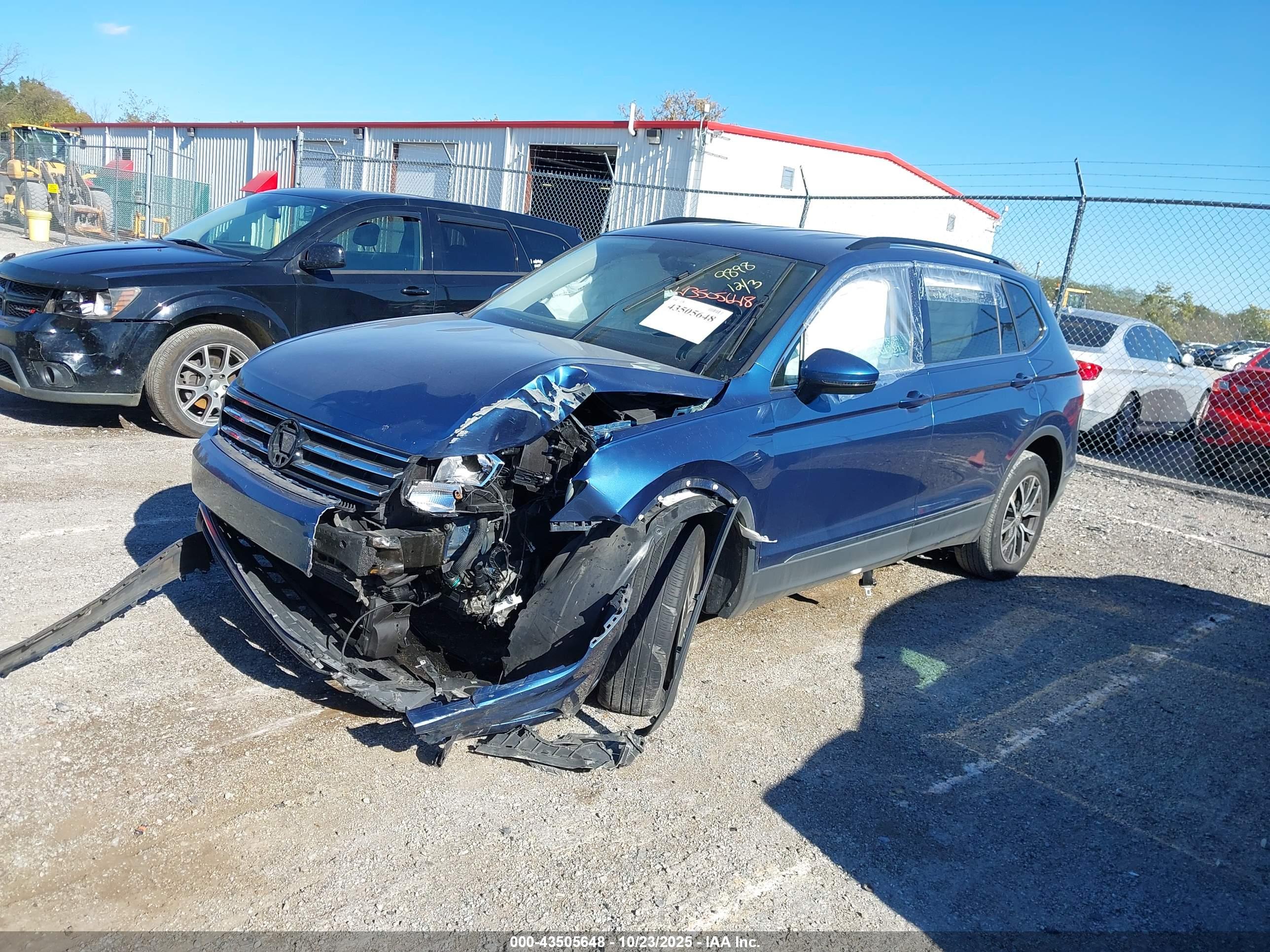 VOLKSWAGEN TIGUAN image 2