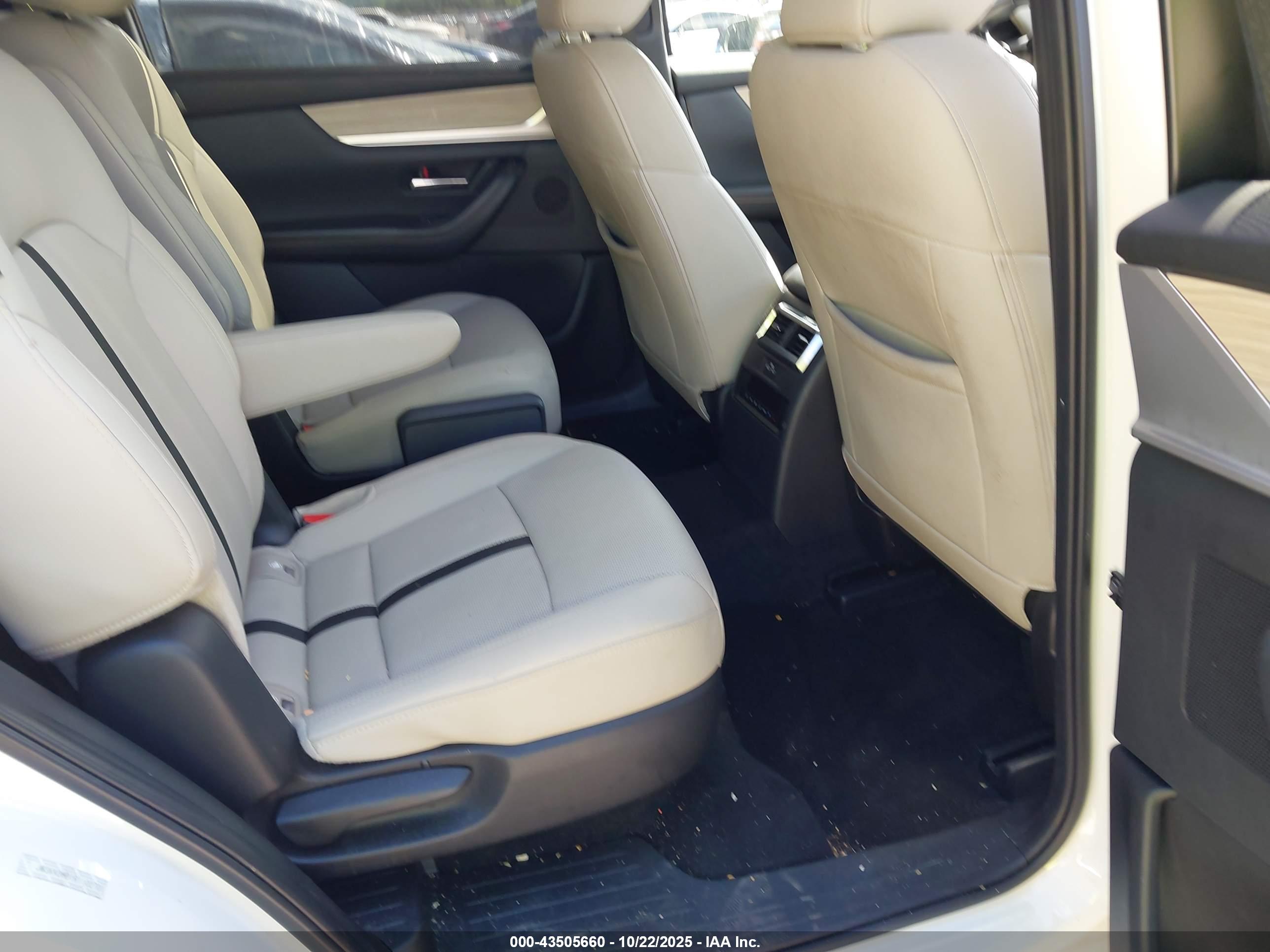 MAZDA CX-90 image 8