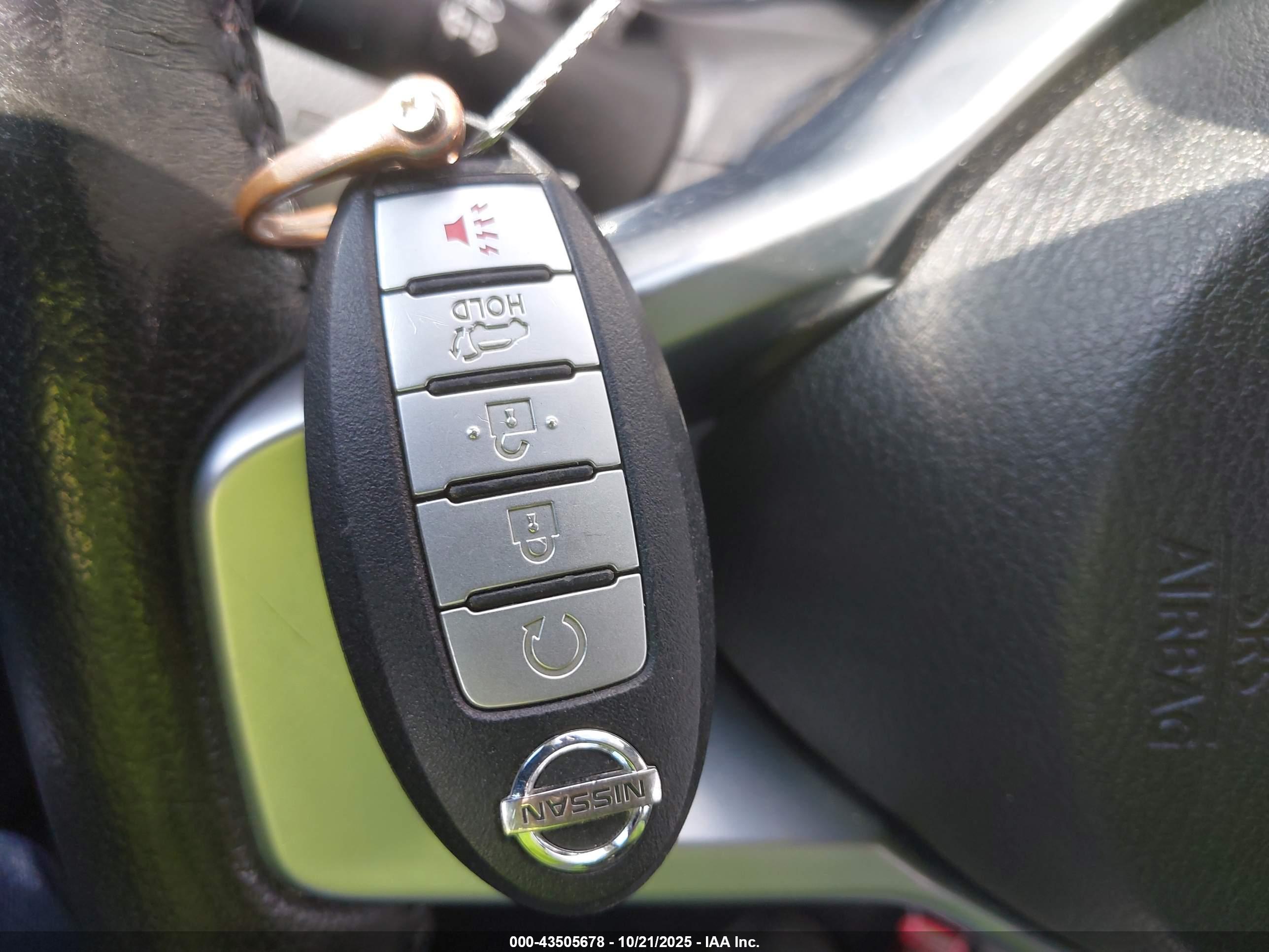 NISSAN ROGUE image 11