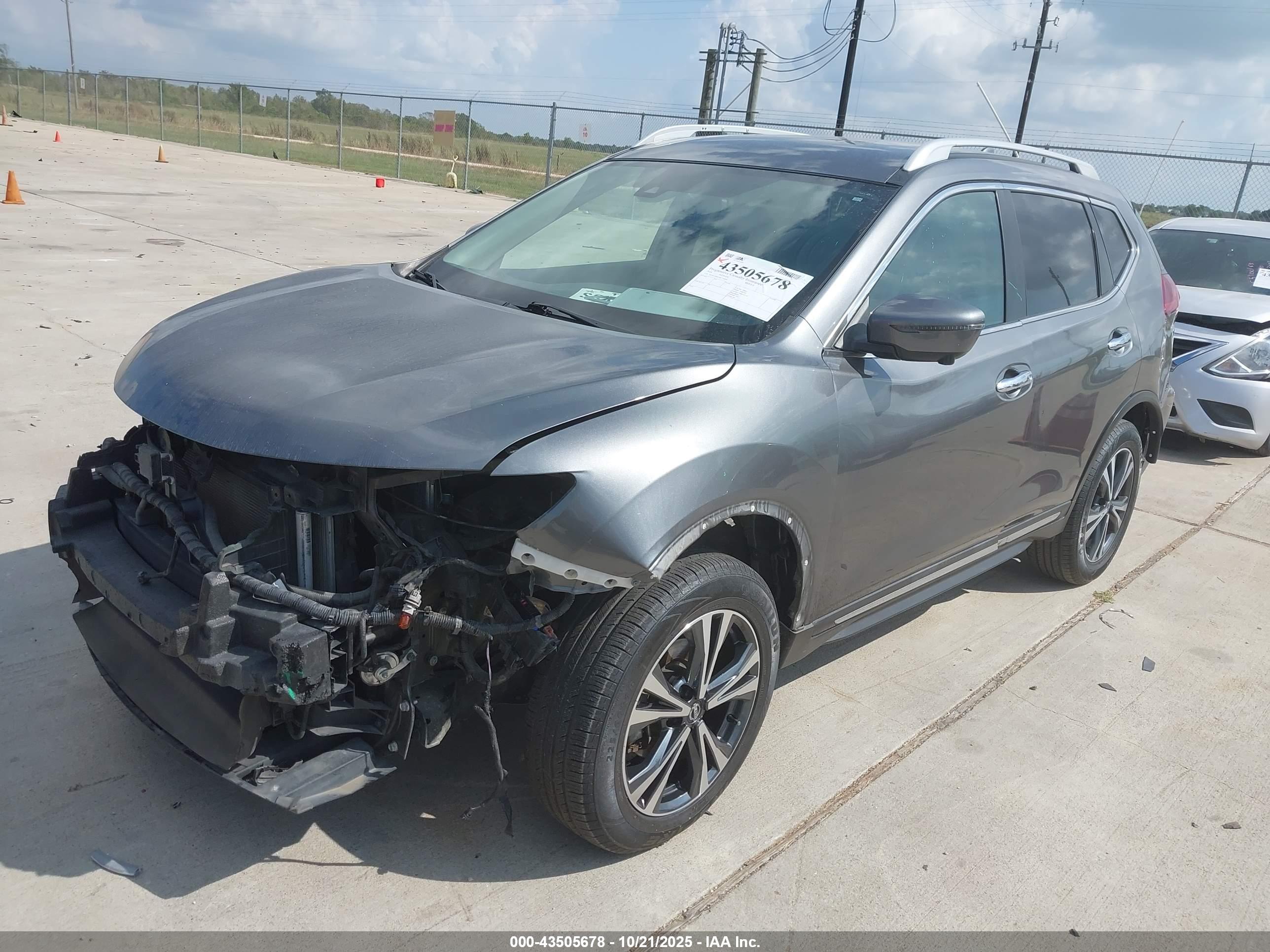 NISSAN ROGUE image 2