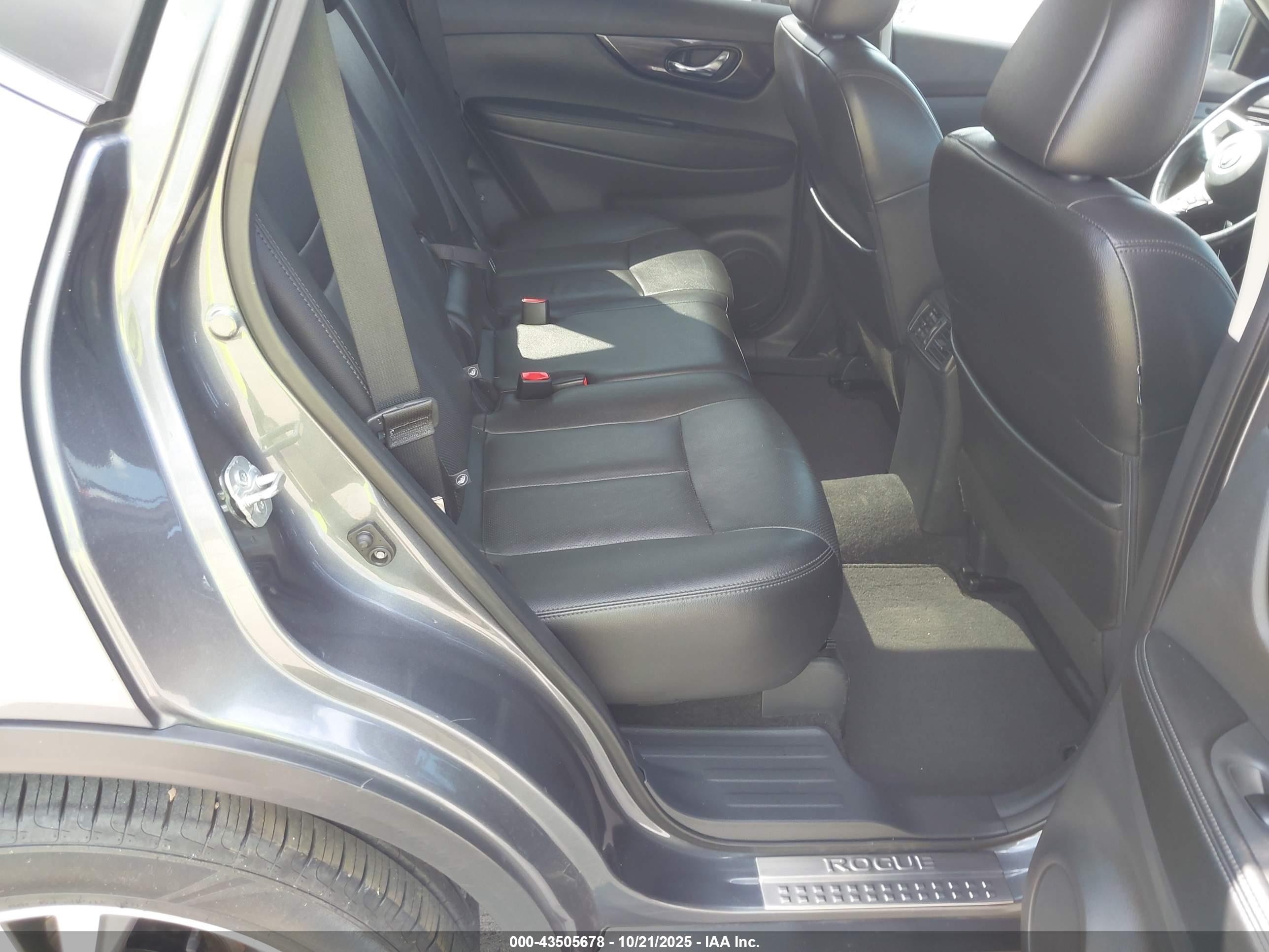 NISSAN ROGUE image 8
