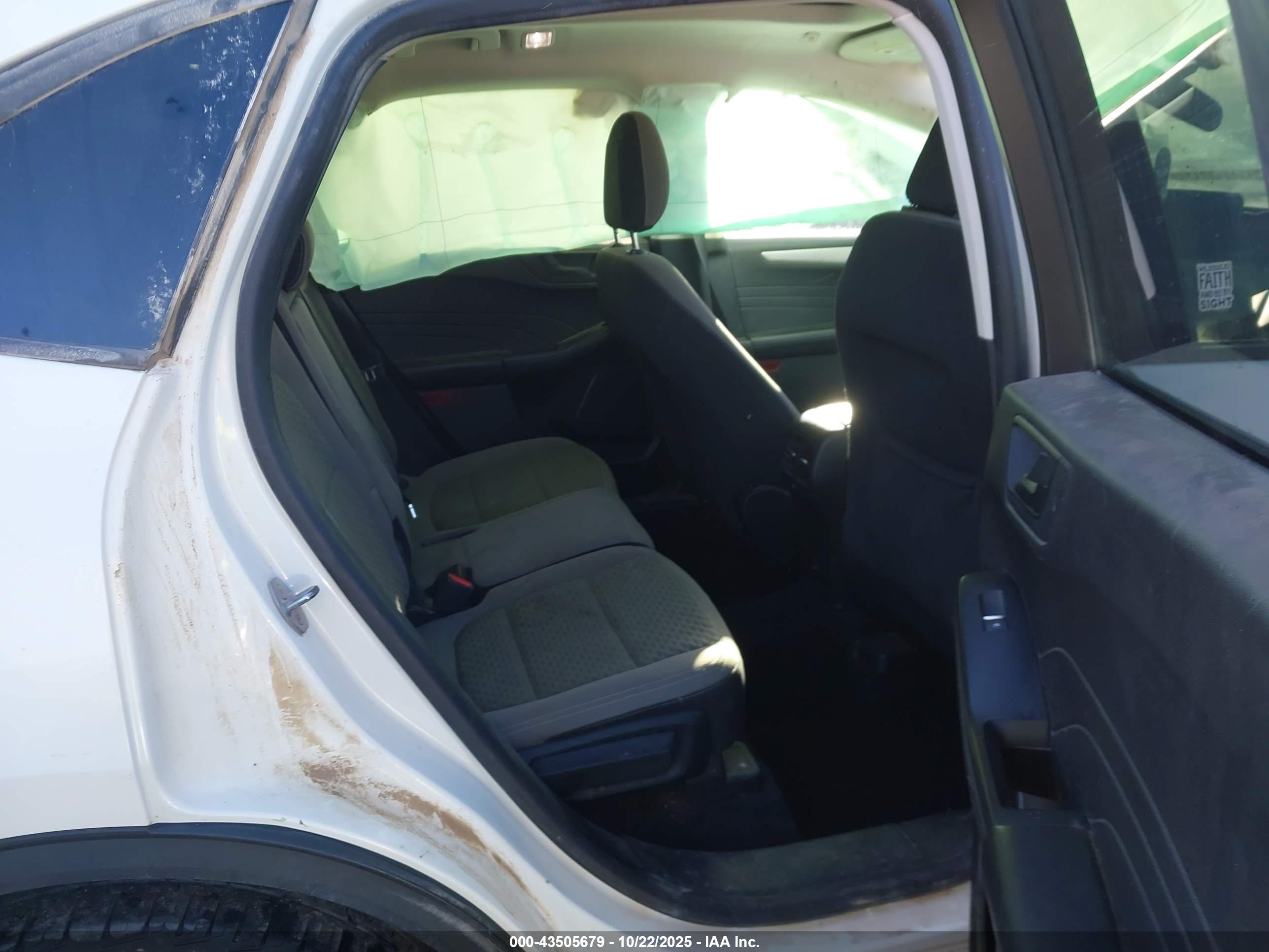 FORD ESCAPE image 8