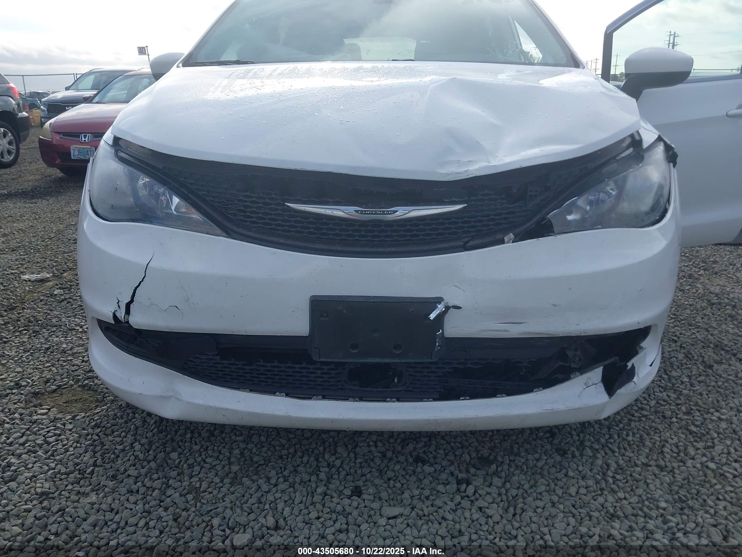 CHRYSLER VOYAGER image 6