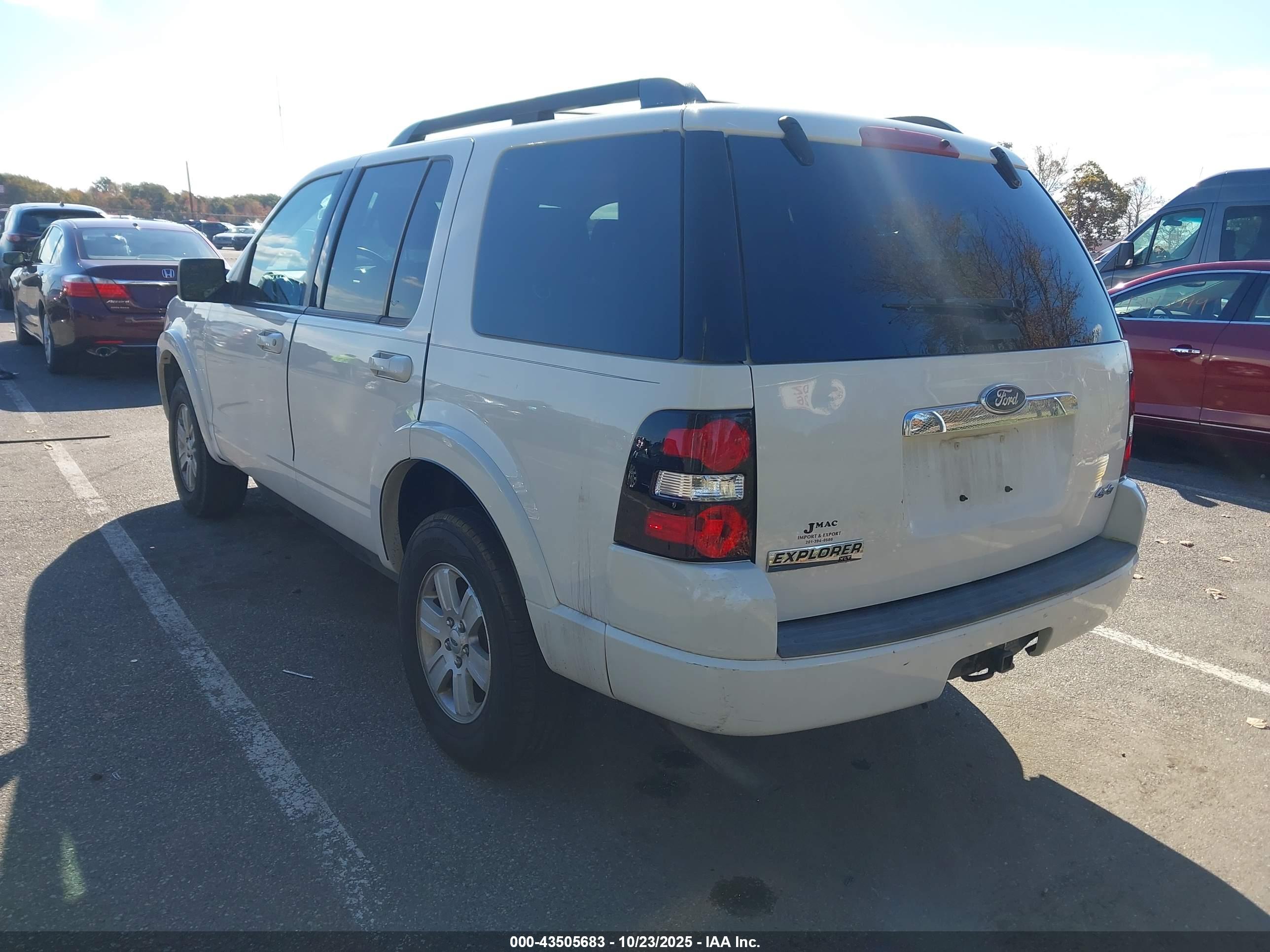 FORD EXPLORER image 3