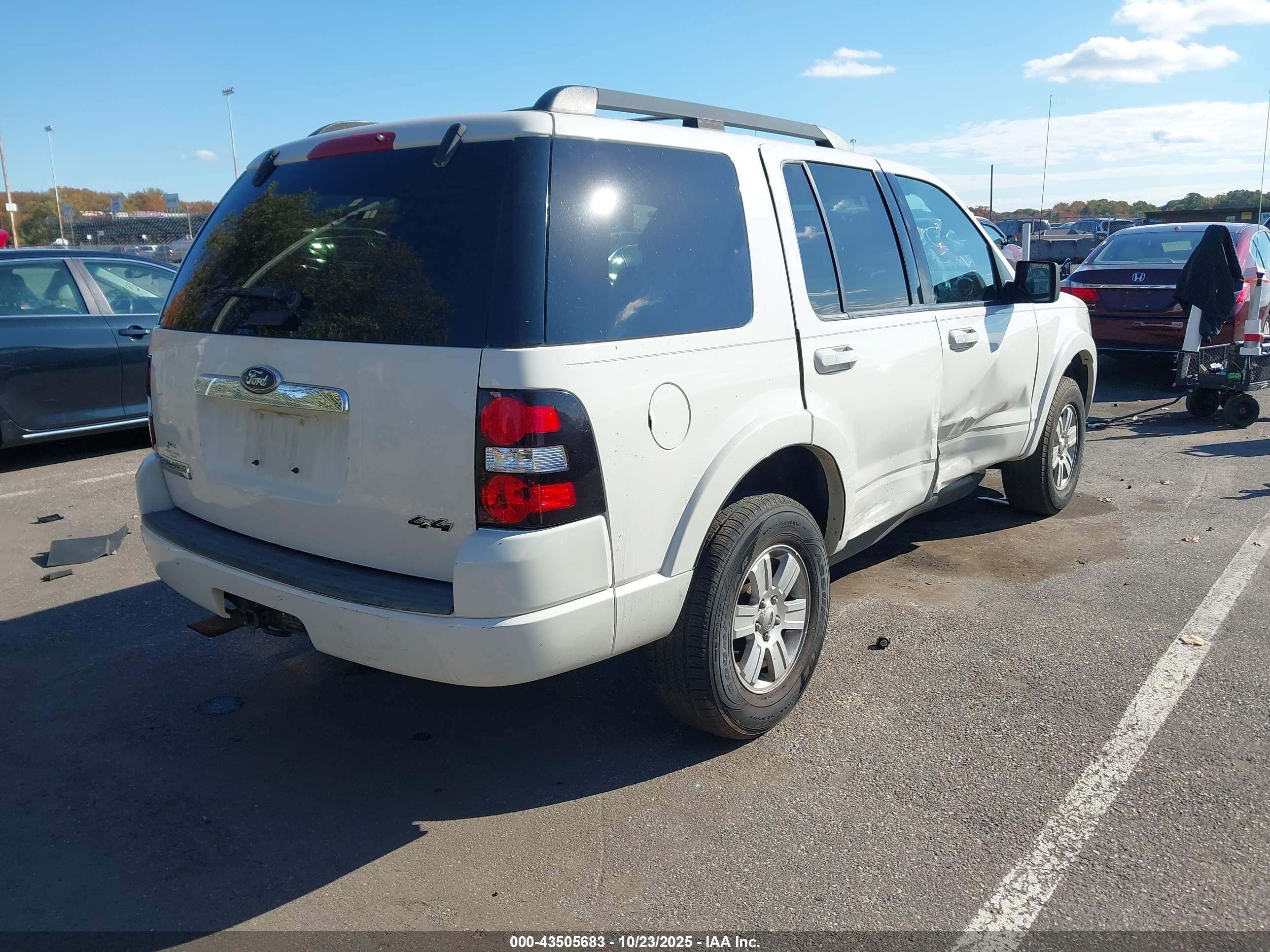 FORD EXPLORER image 4