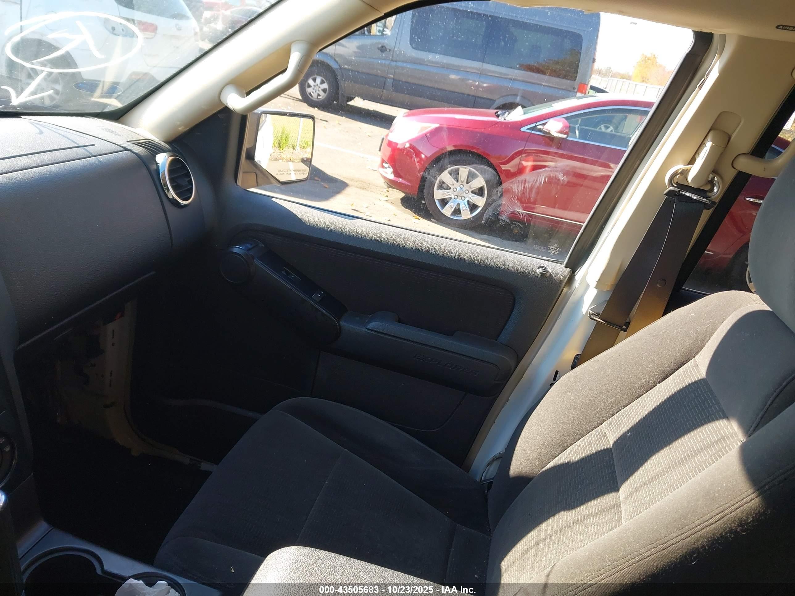 FORD EXPLORER image 5