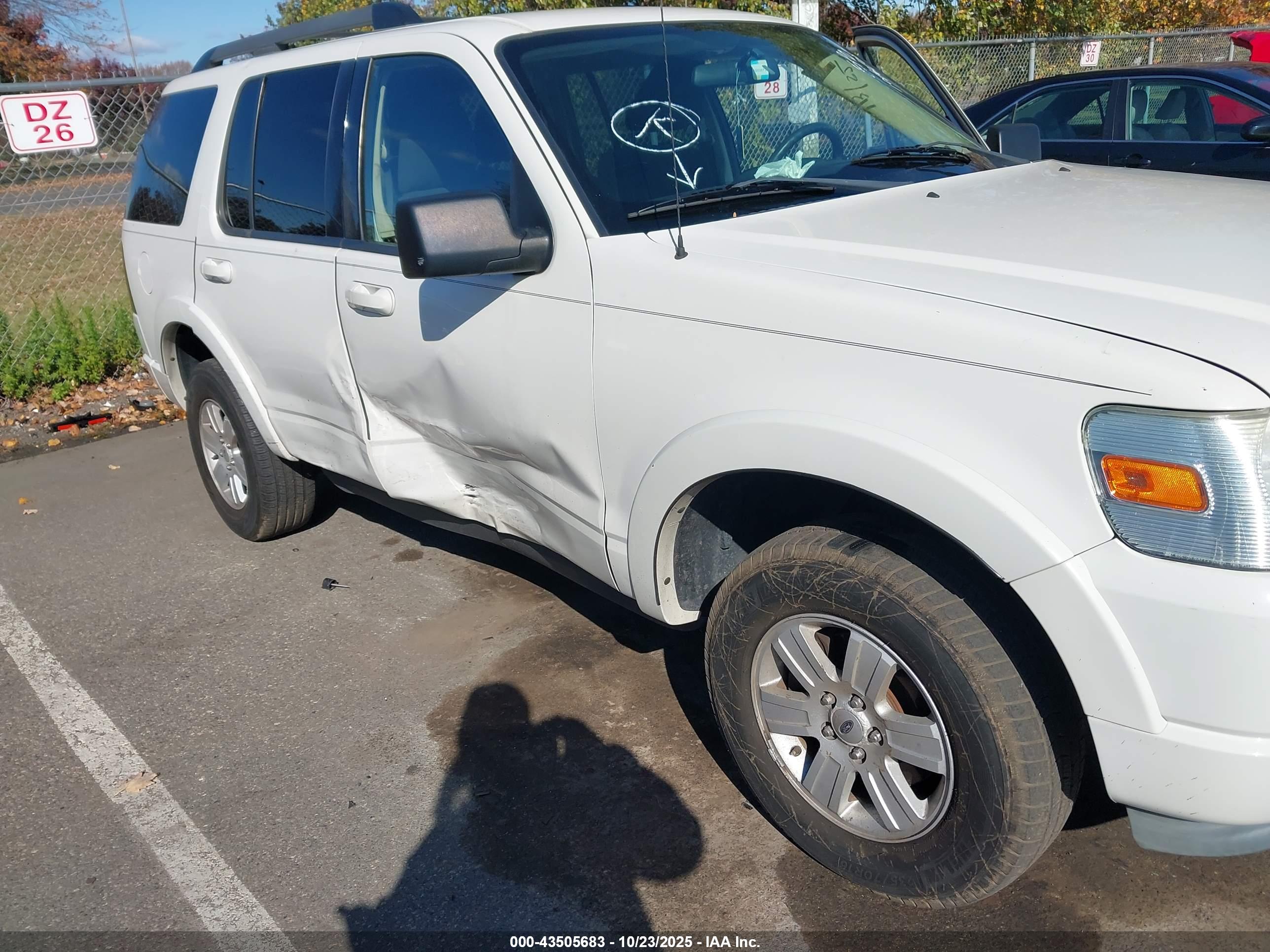 FORD EXPLORER image 6