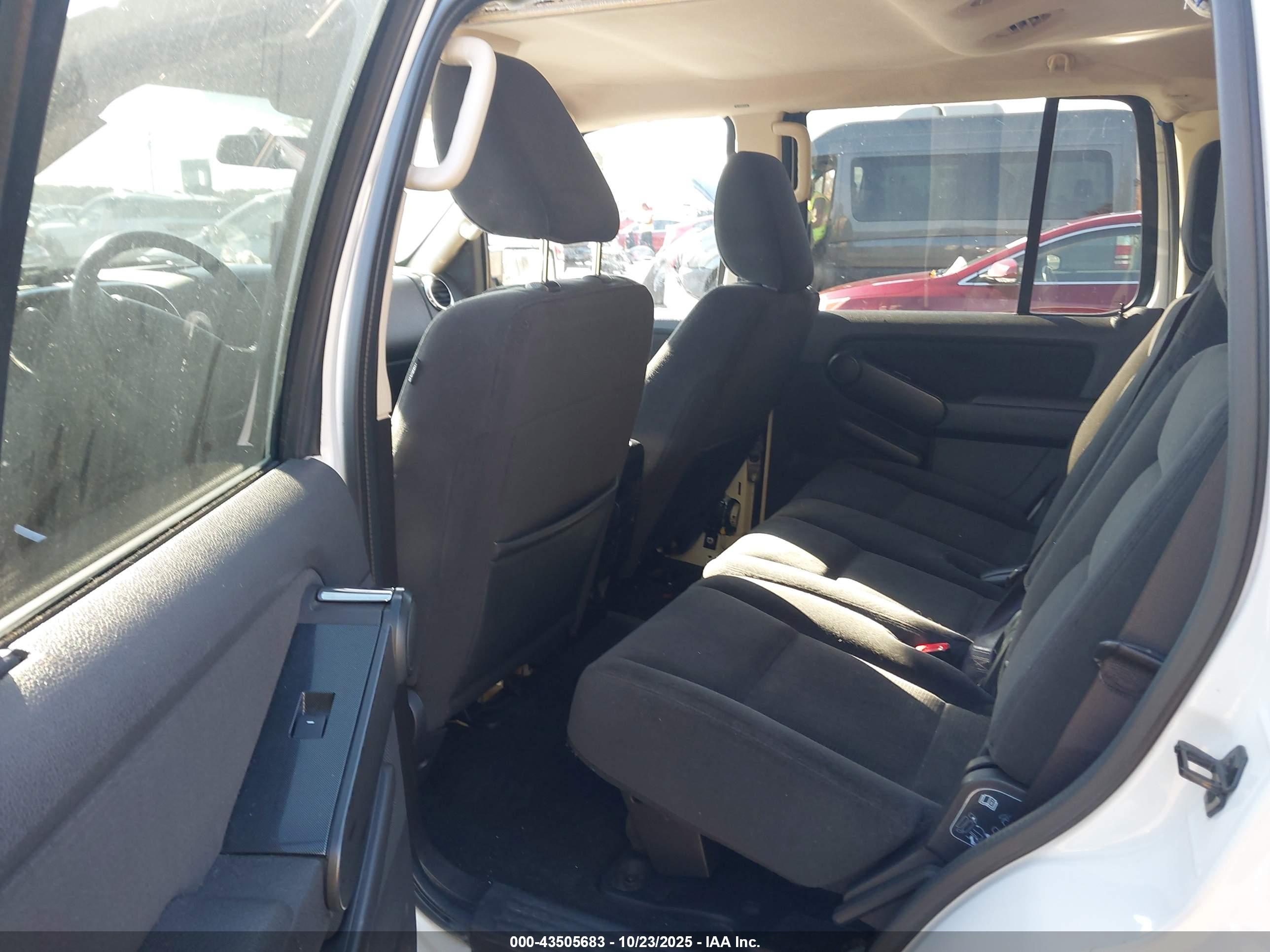FORD EXPLORER image 8