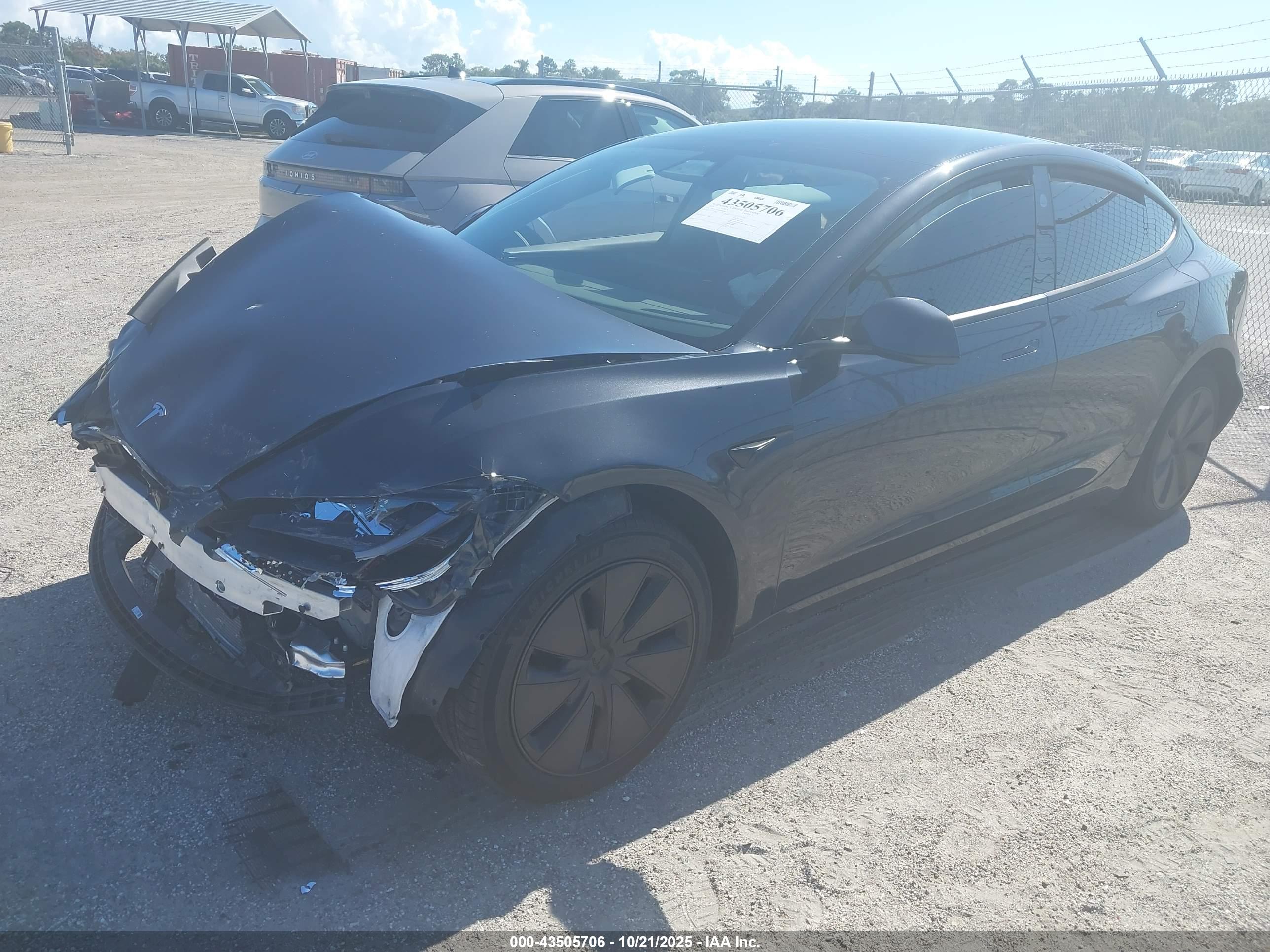 TESLA MODEL image 2