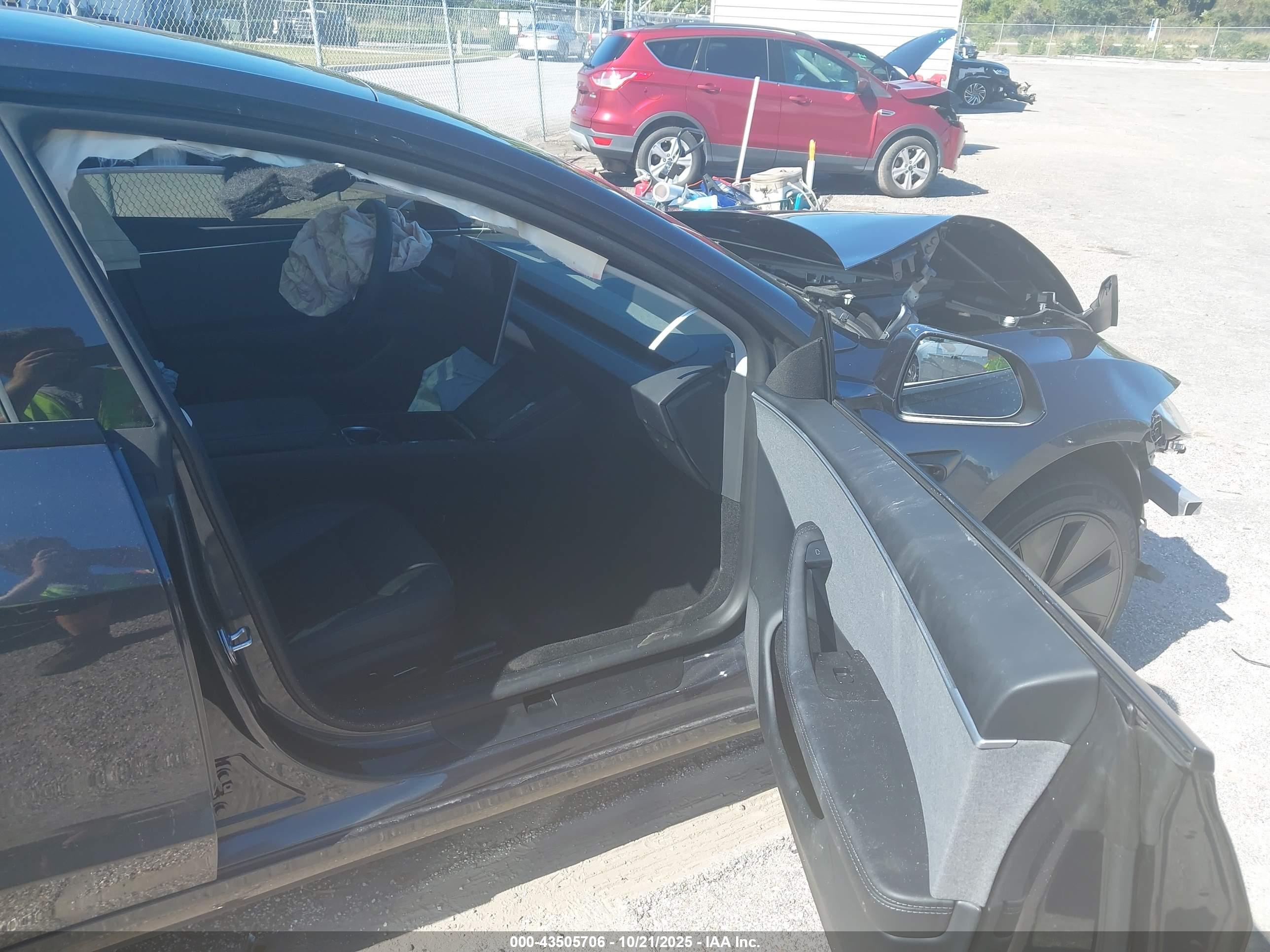 TESLA MODEL image 5