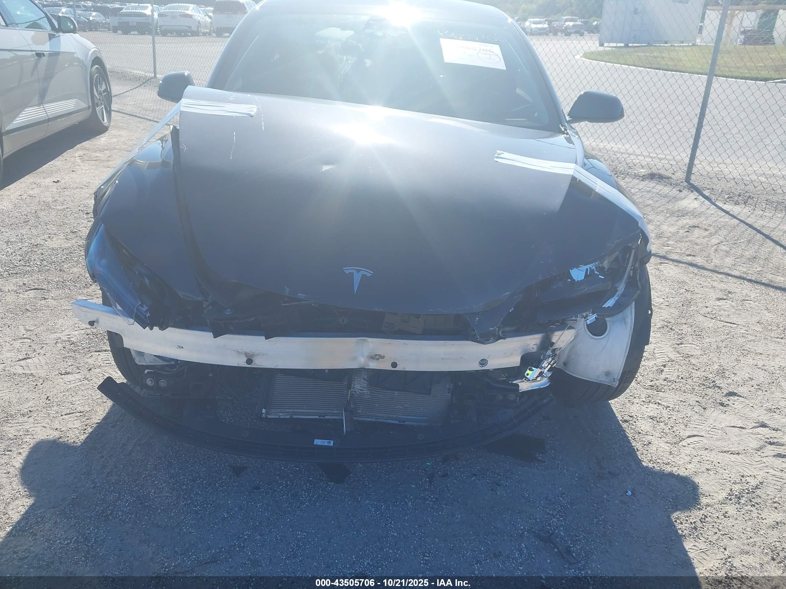 TESLA MODEL image 6