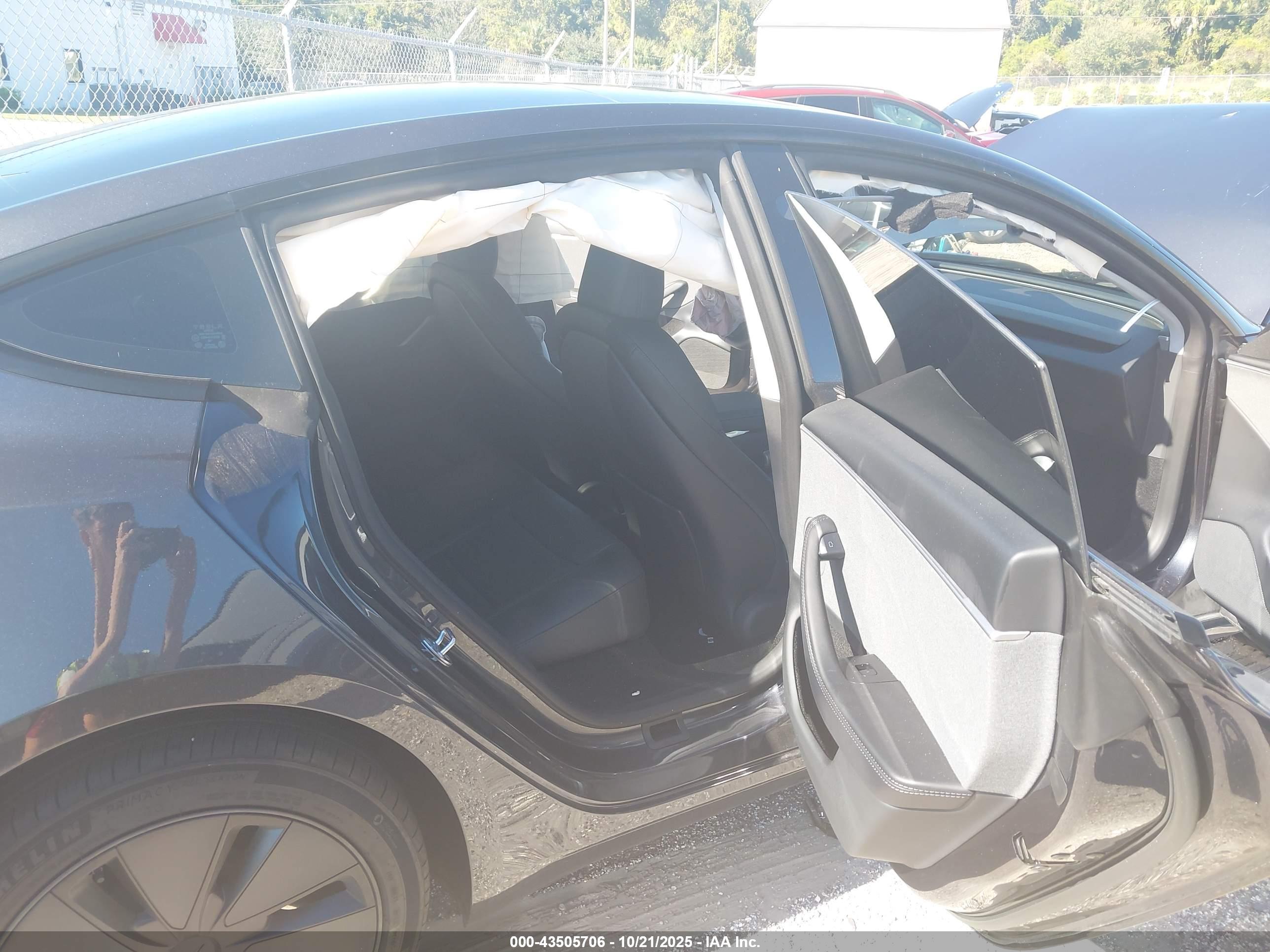 TESLA MODEL image 8