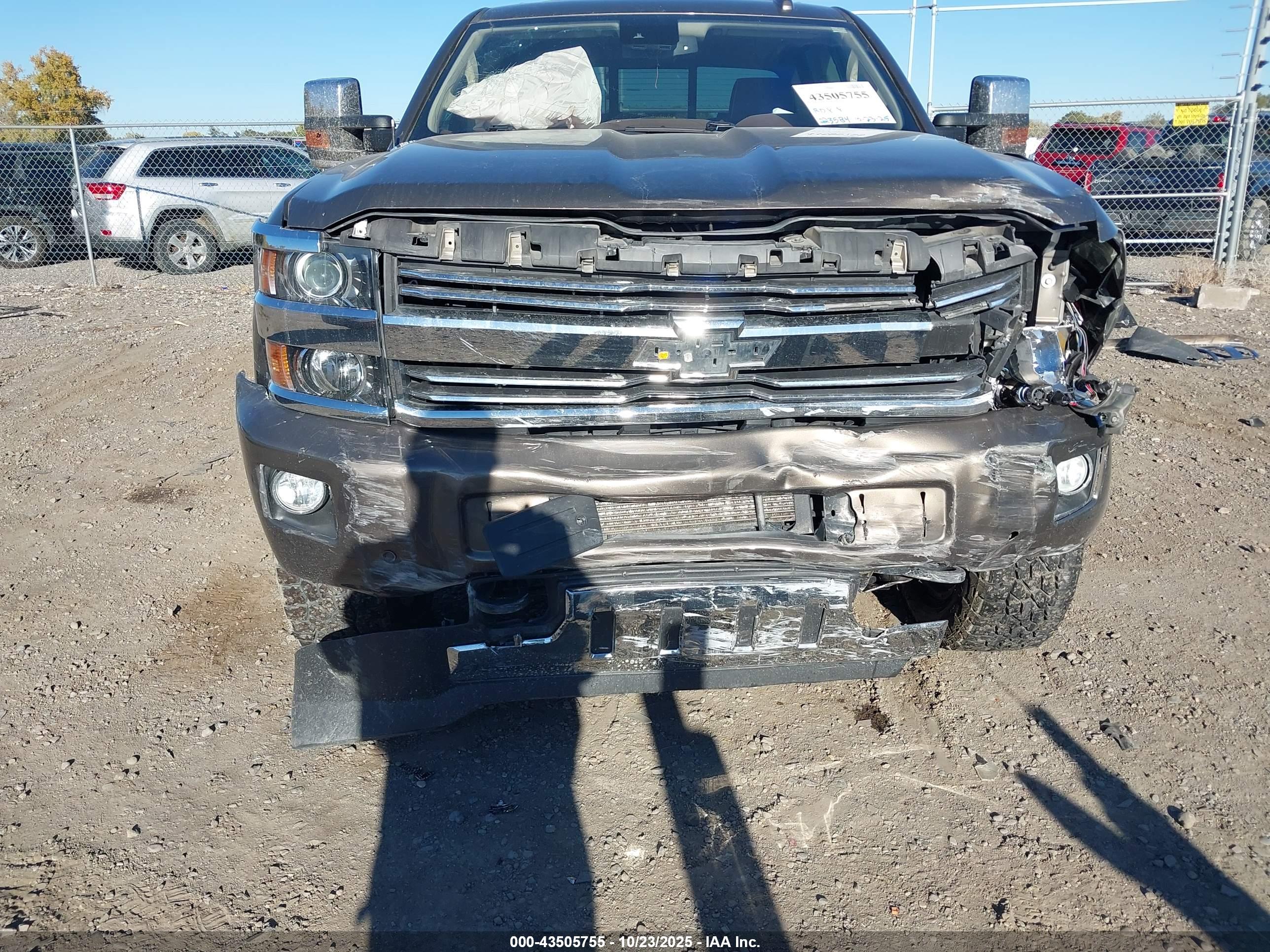 CHEVROLET SILVERADO image 6