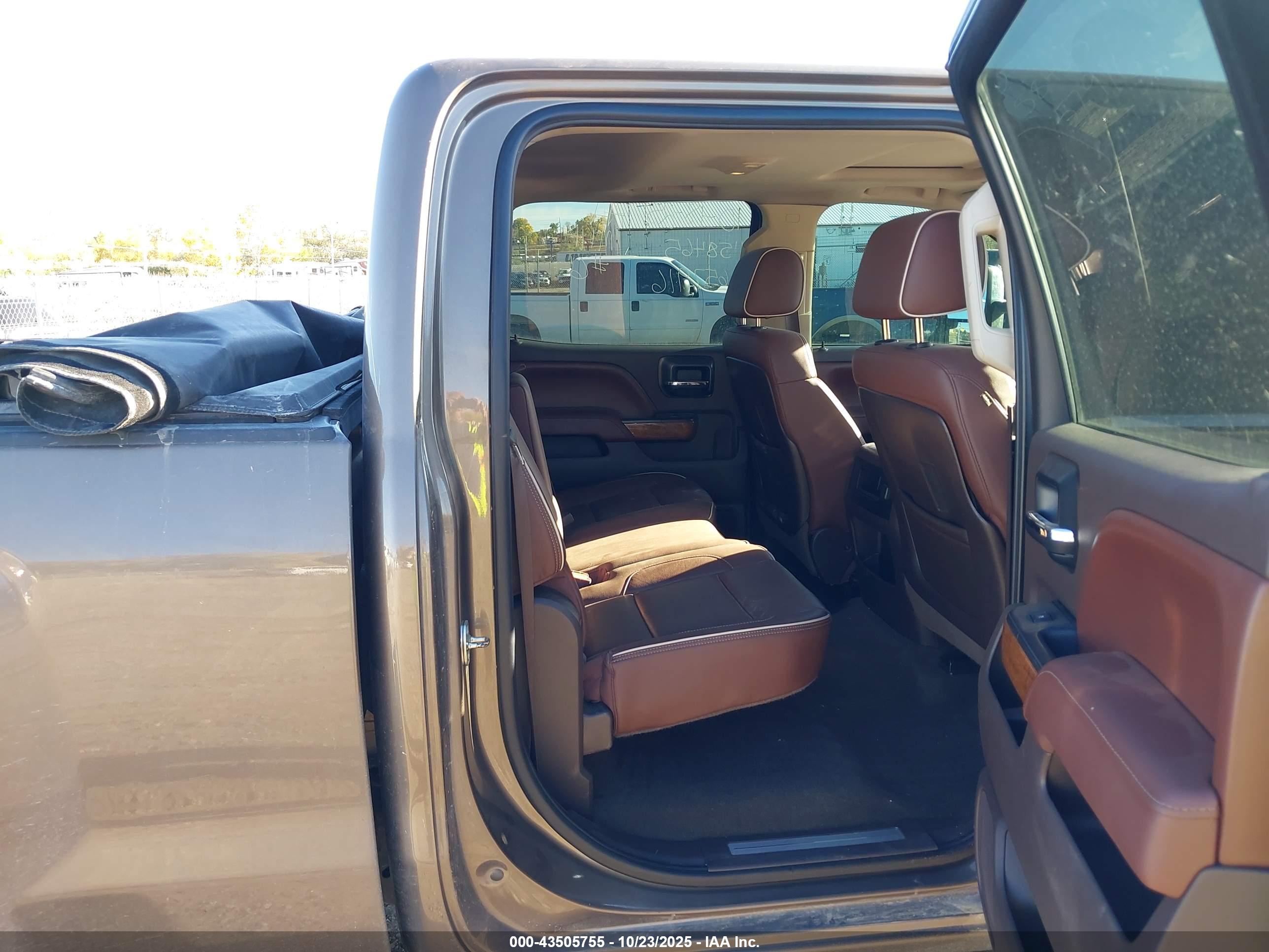 CHEVROLET SILVERADO image 8