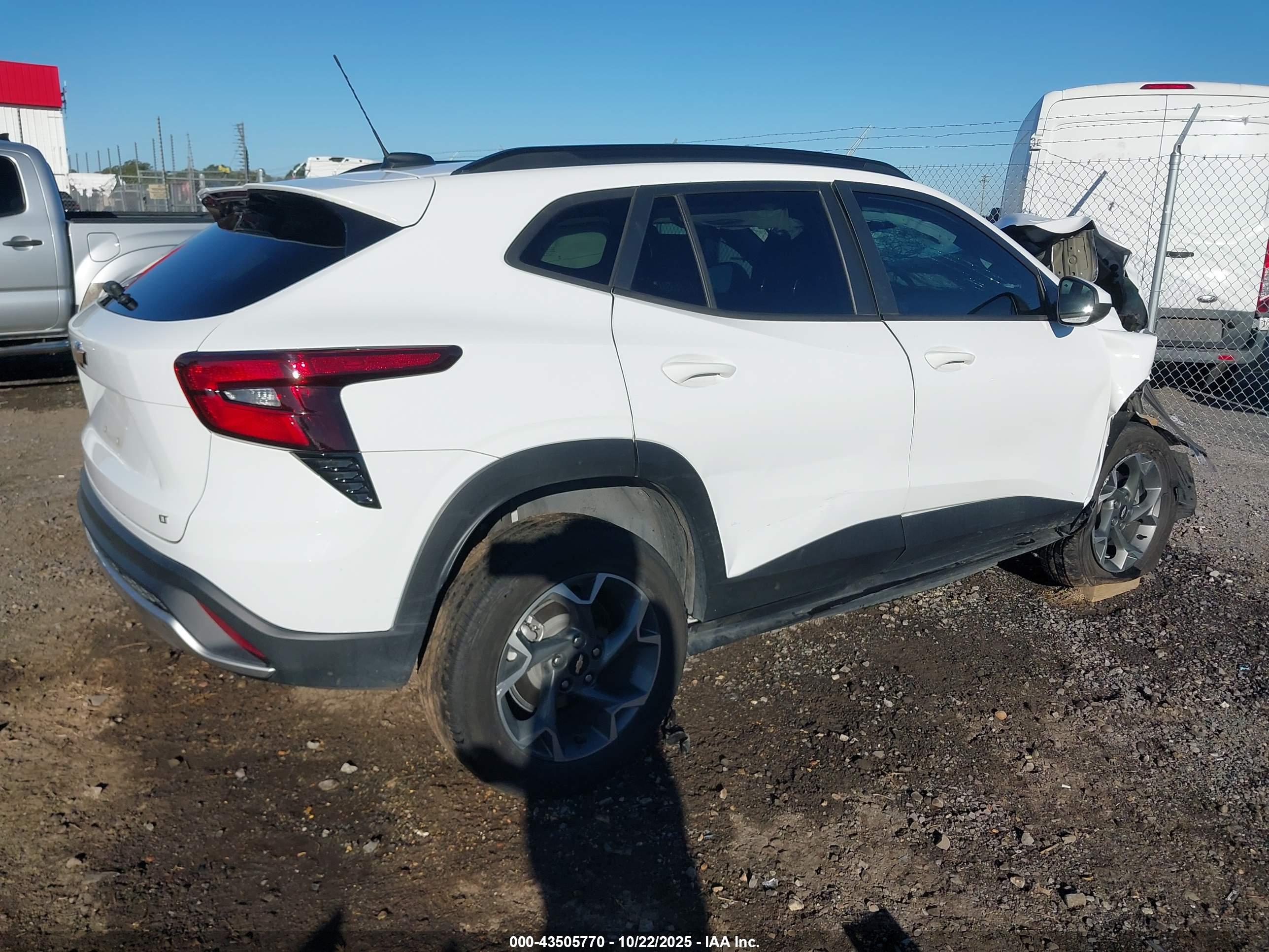 CHEVROLET TRAX image 4