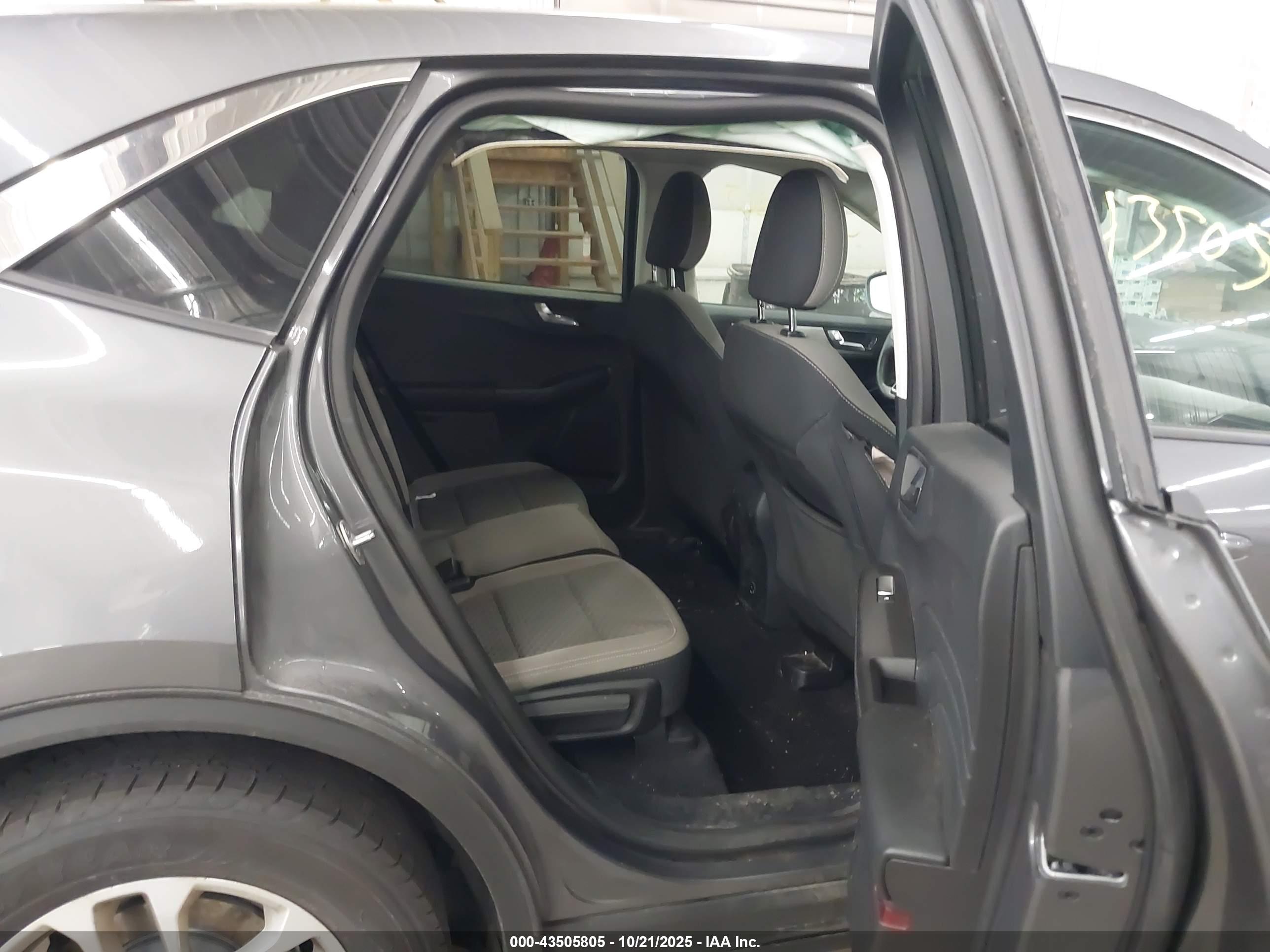 FORD ESCAPE image 8