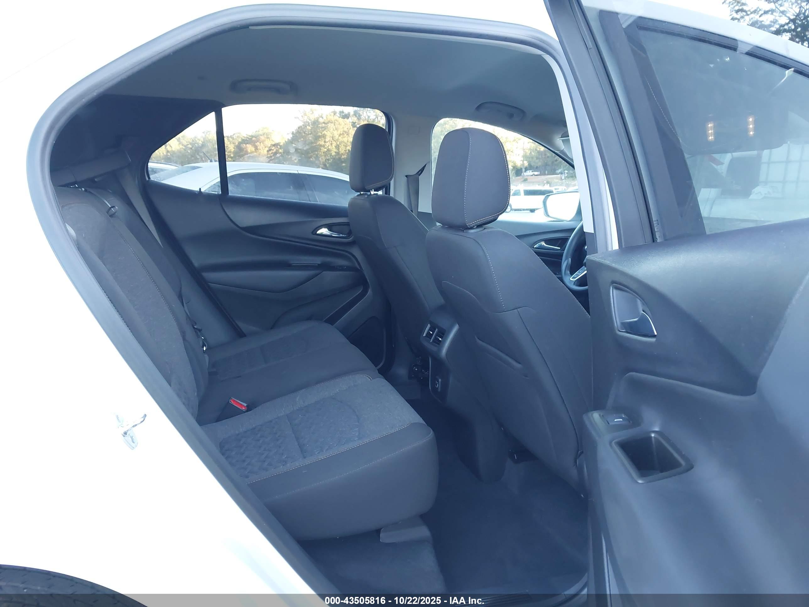 CHEVROLET EQUINOX image 8