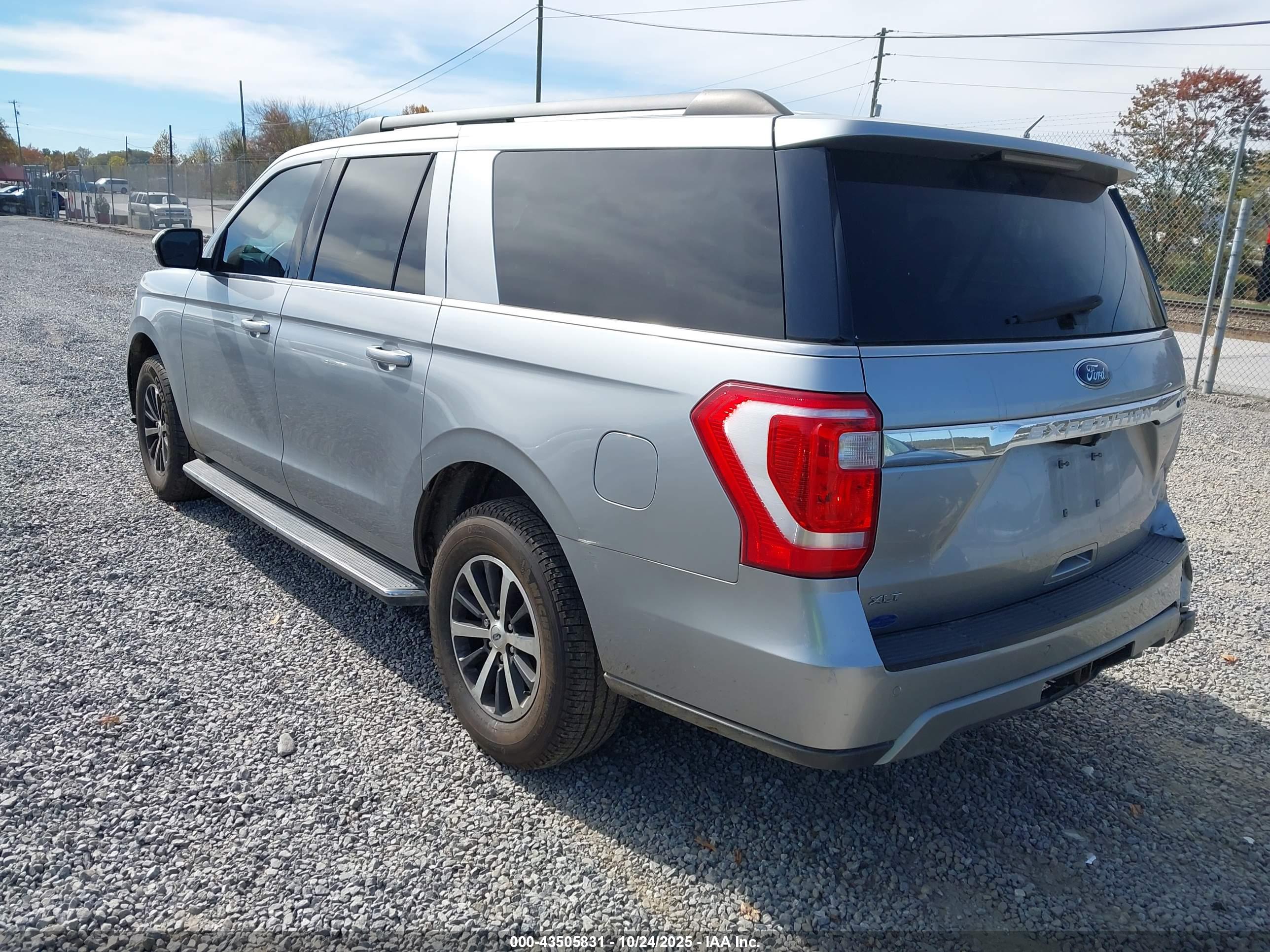 FORD EXPEDITION image 3