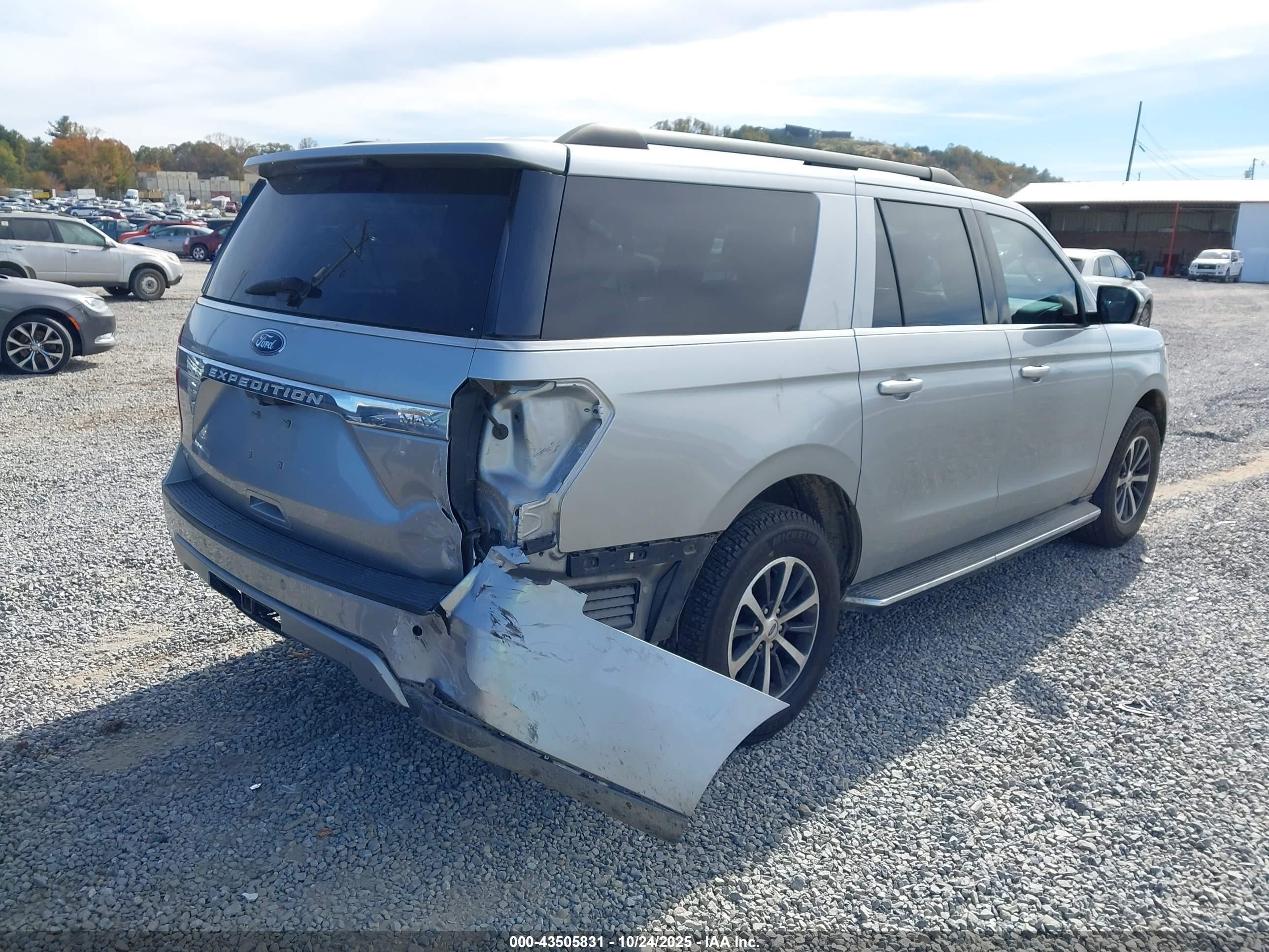 FORD EXPEDITION image 4