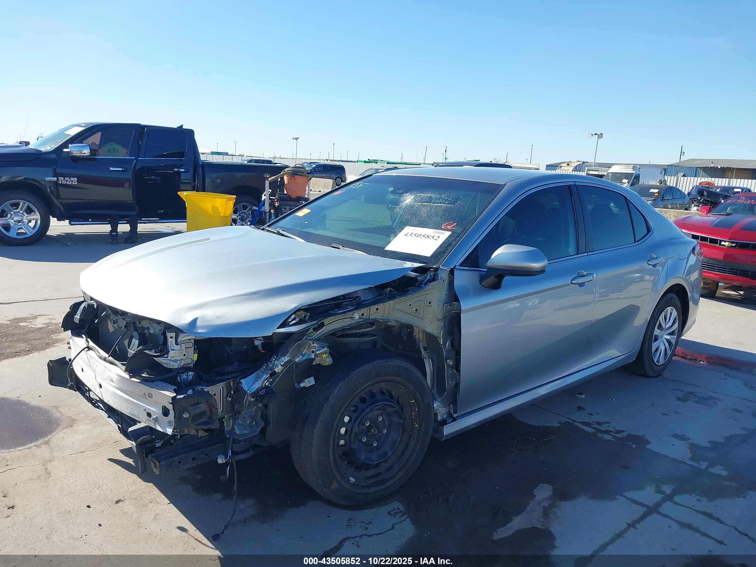TOYOTA CAMRY image 2