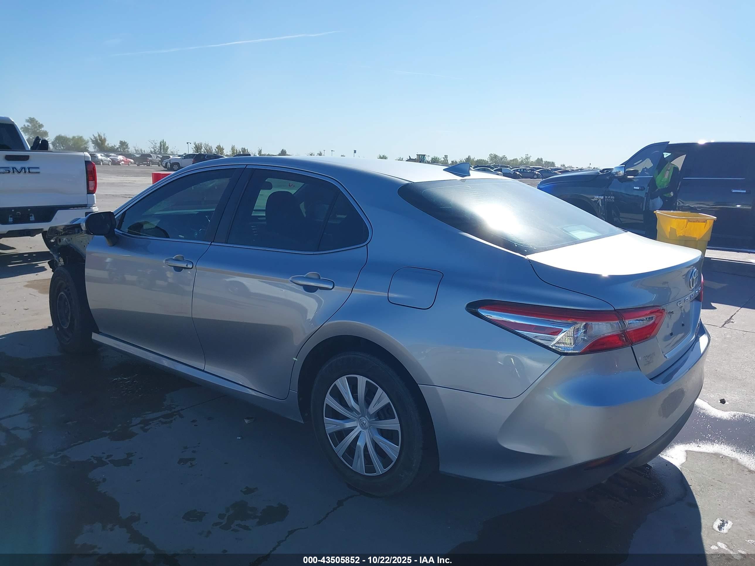 TOYOTA CAMRY image 3
