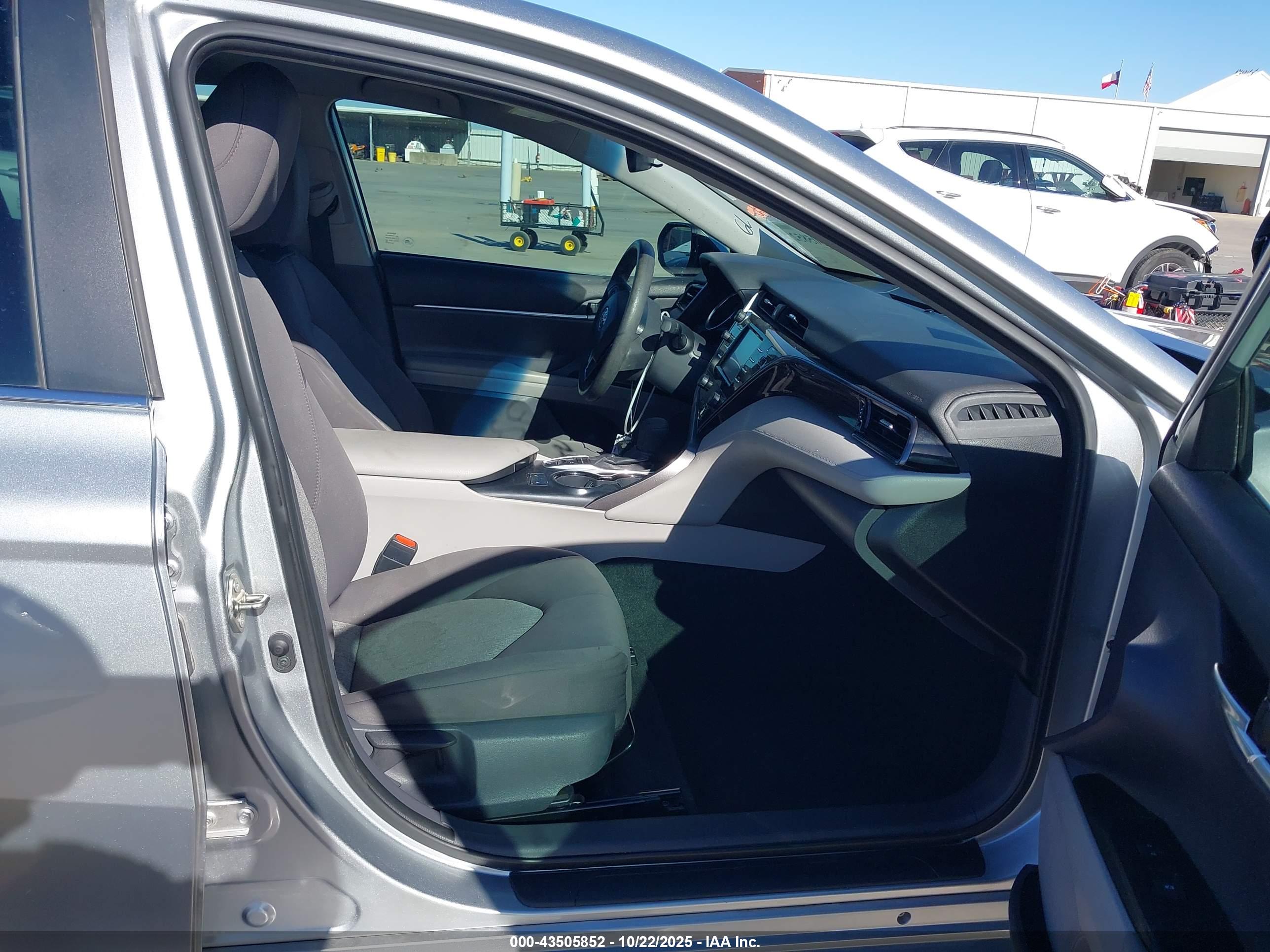 TOYOTA CAMRY image 5