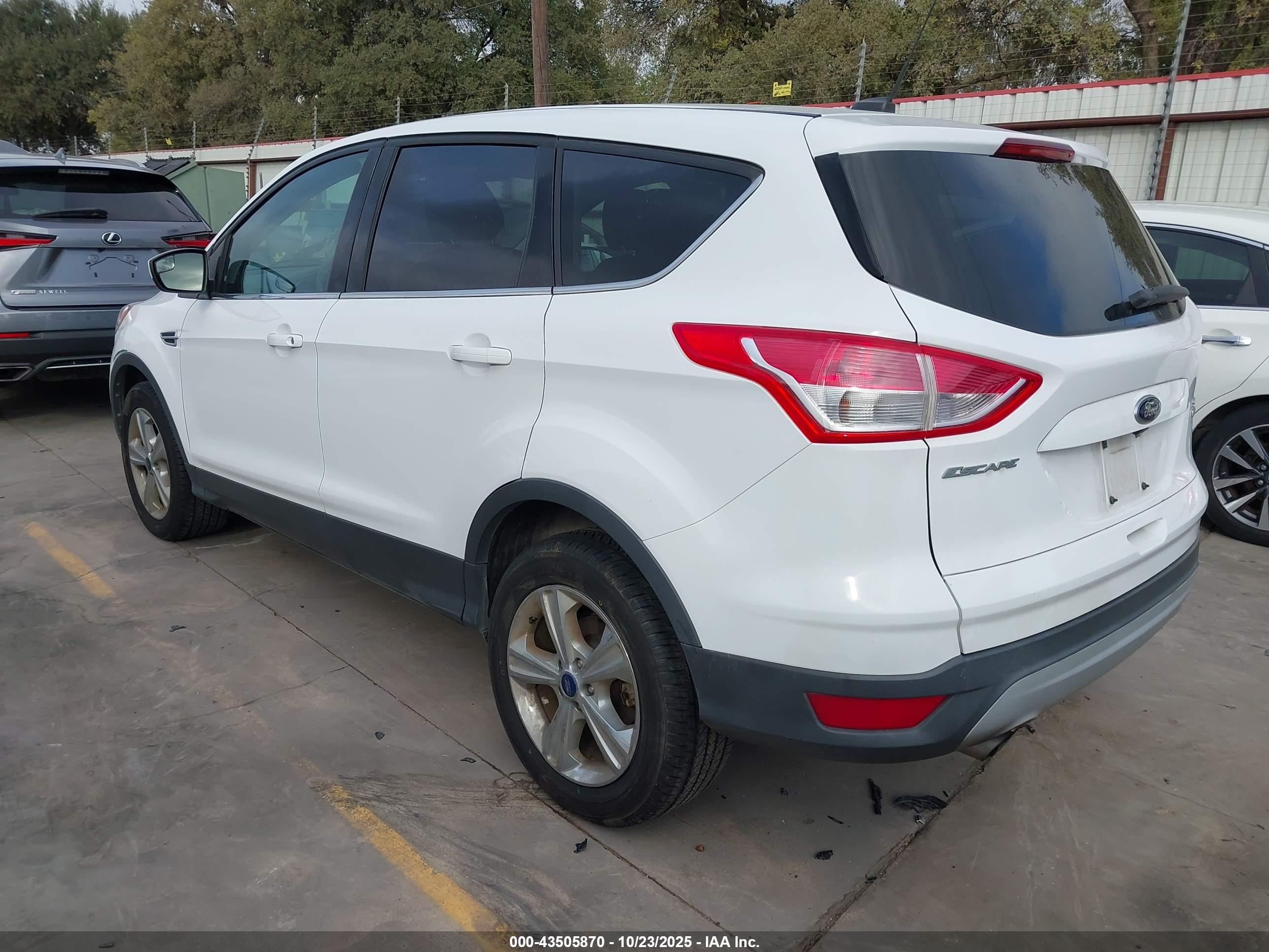 FORD ESCAPE image 3