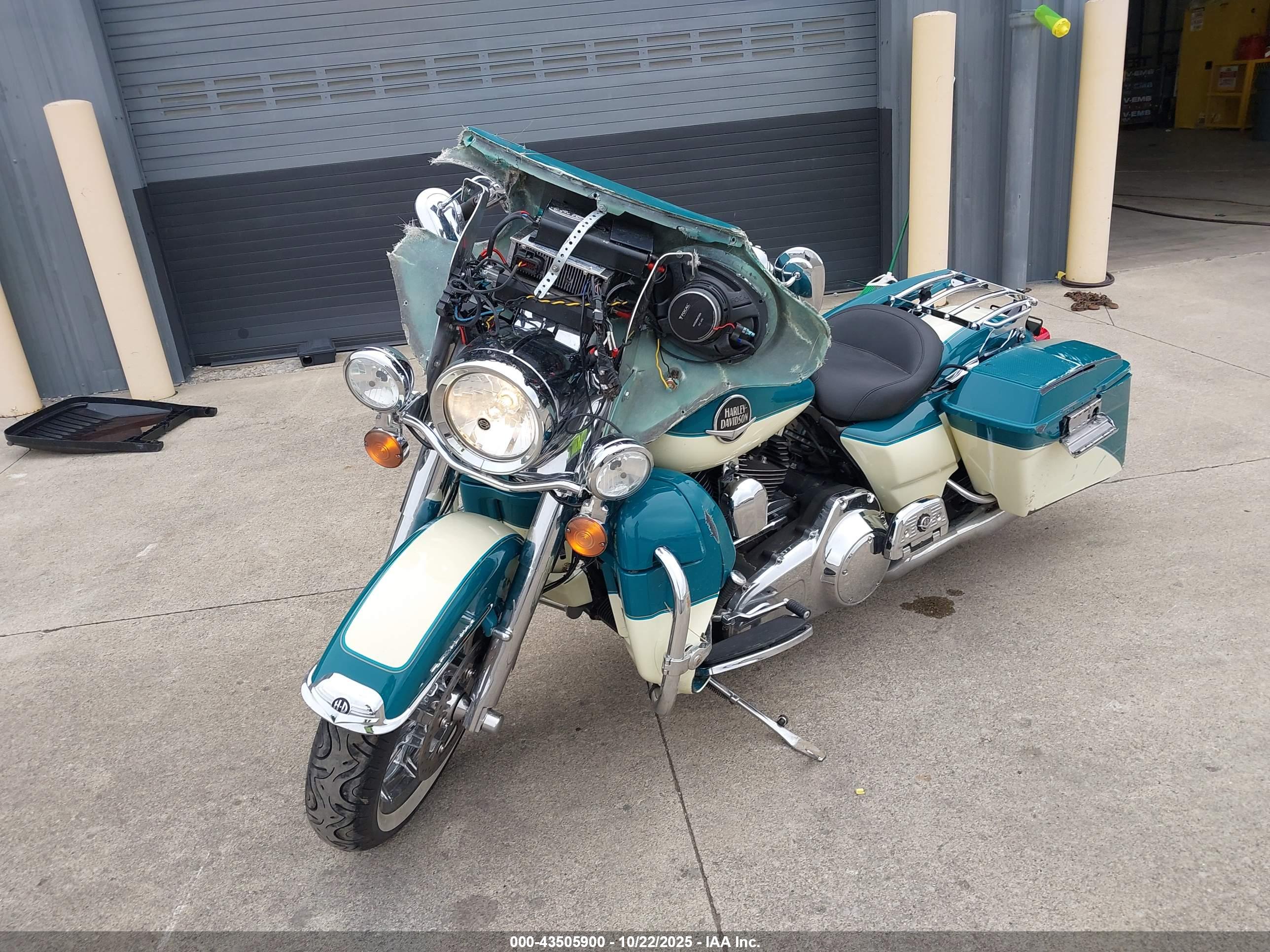 HARLEY-DAVIDSON FLHRC image 2