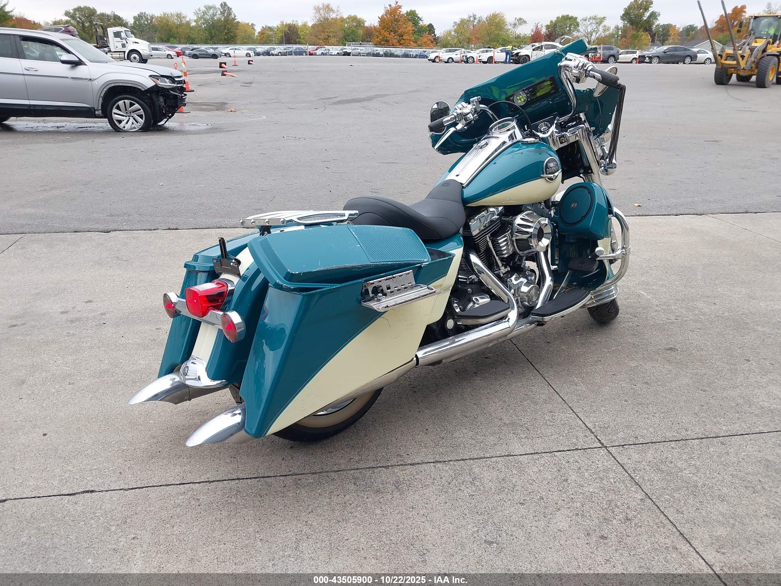HARLEY-DAVIDSON FLHRC image 4