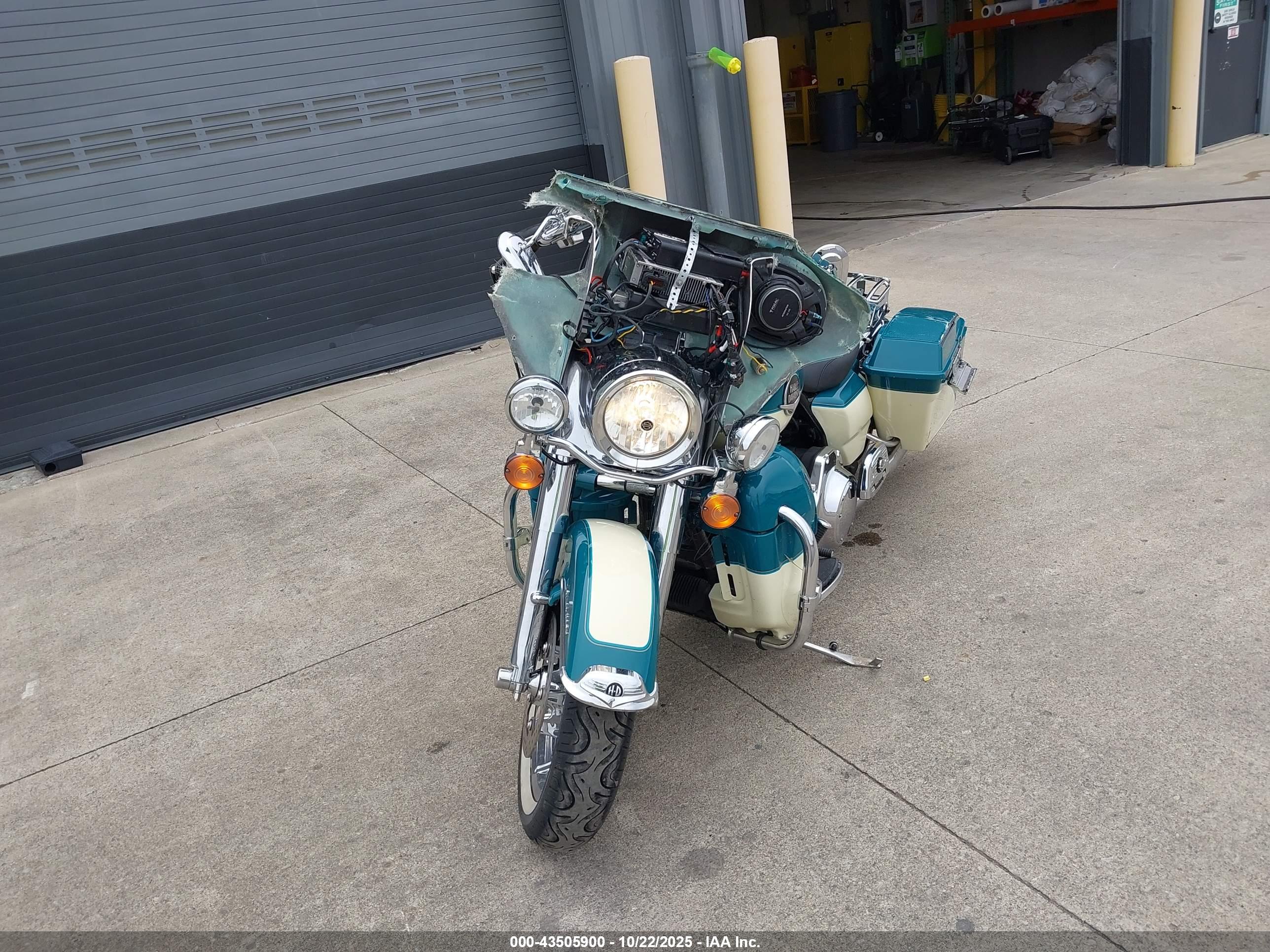HARLEY-DAVIDSON FLHRC image 5