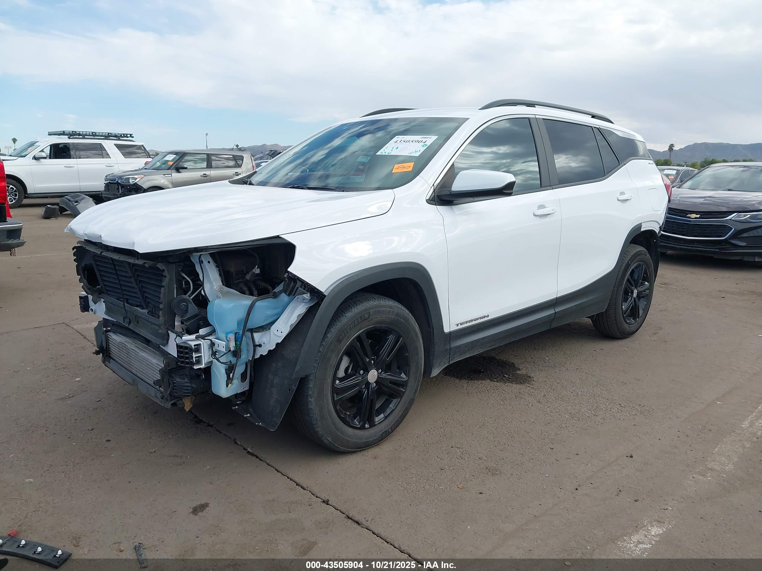 GMC TERRAIN image 2