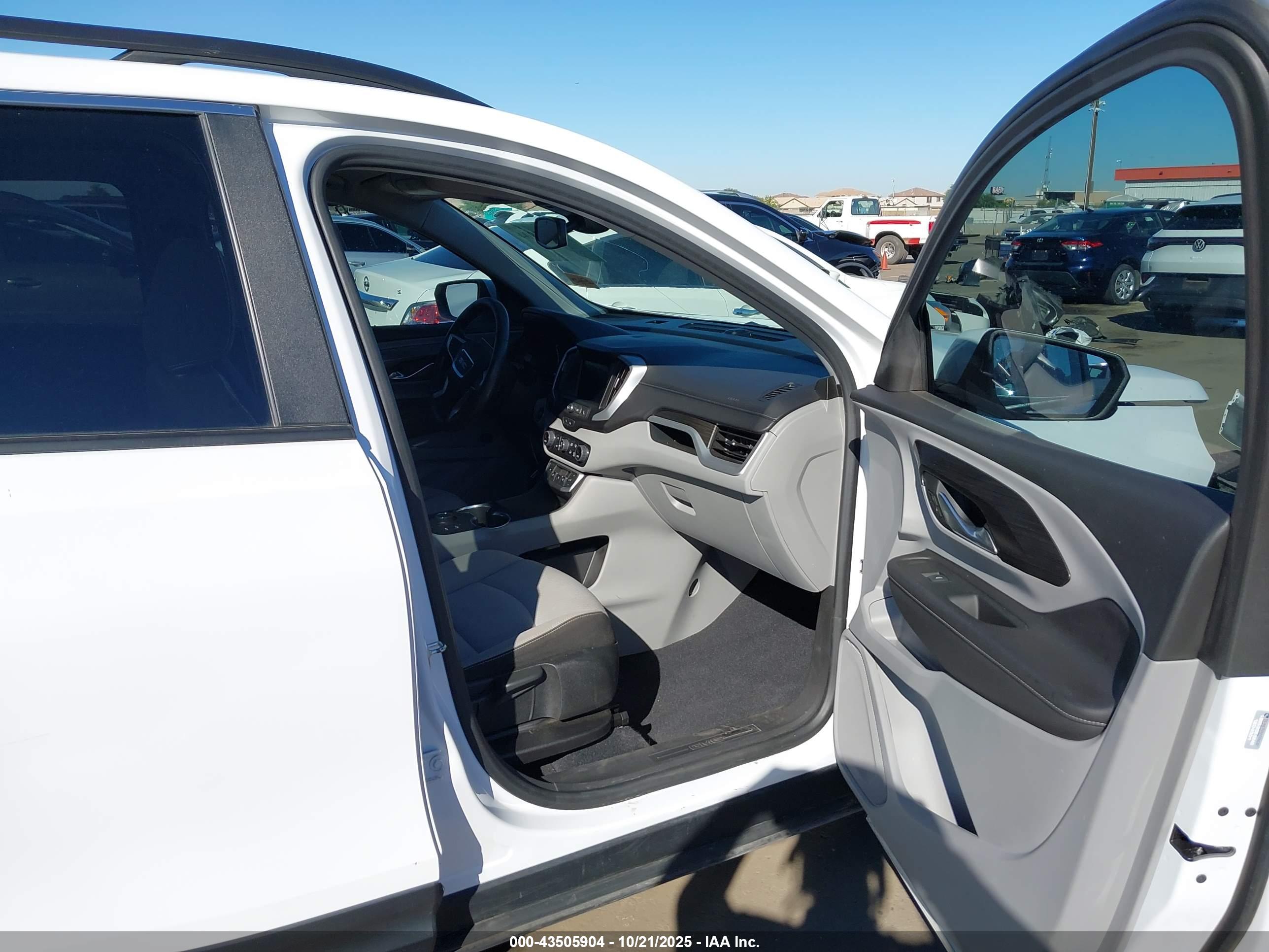 GMC TERRAIN image 5