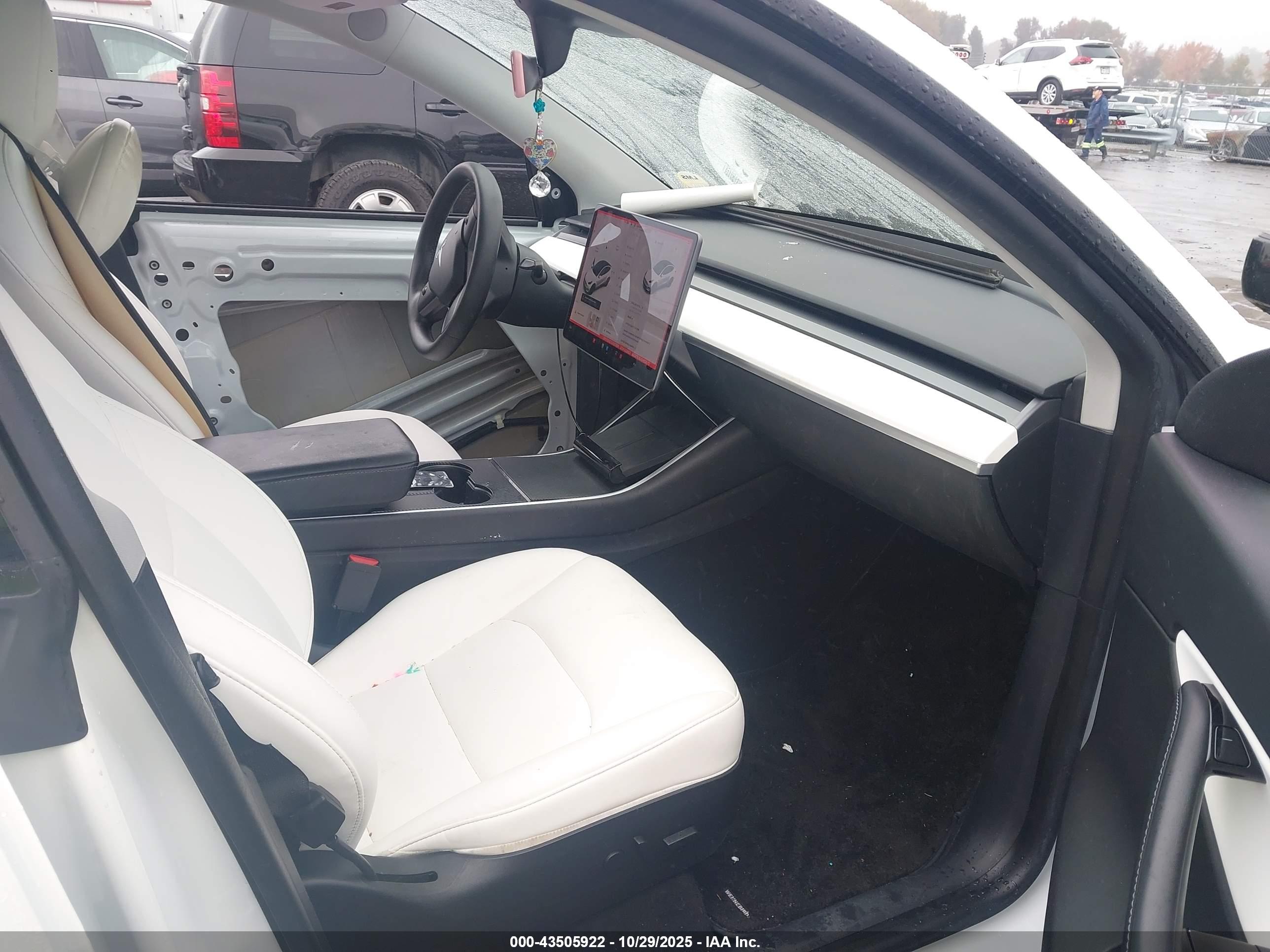 TESLA MODEL image 5