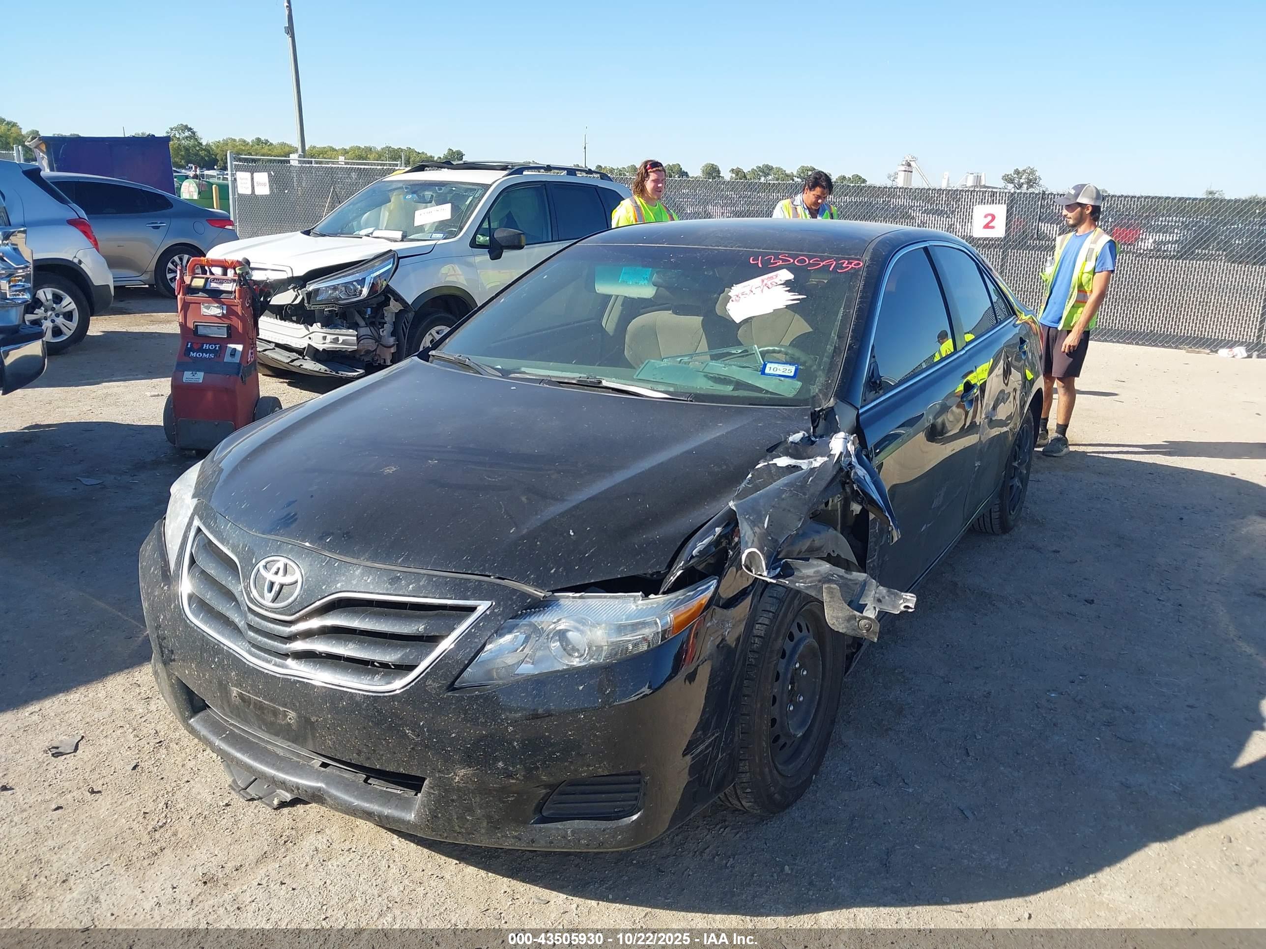 TOYOTA CAMRY image 2