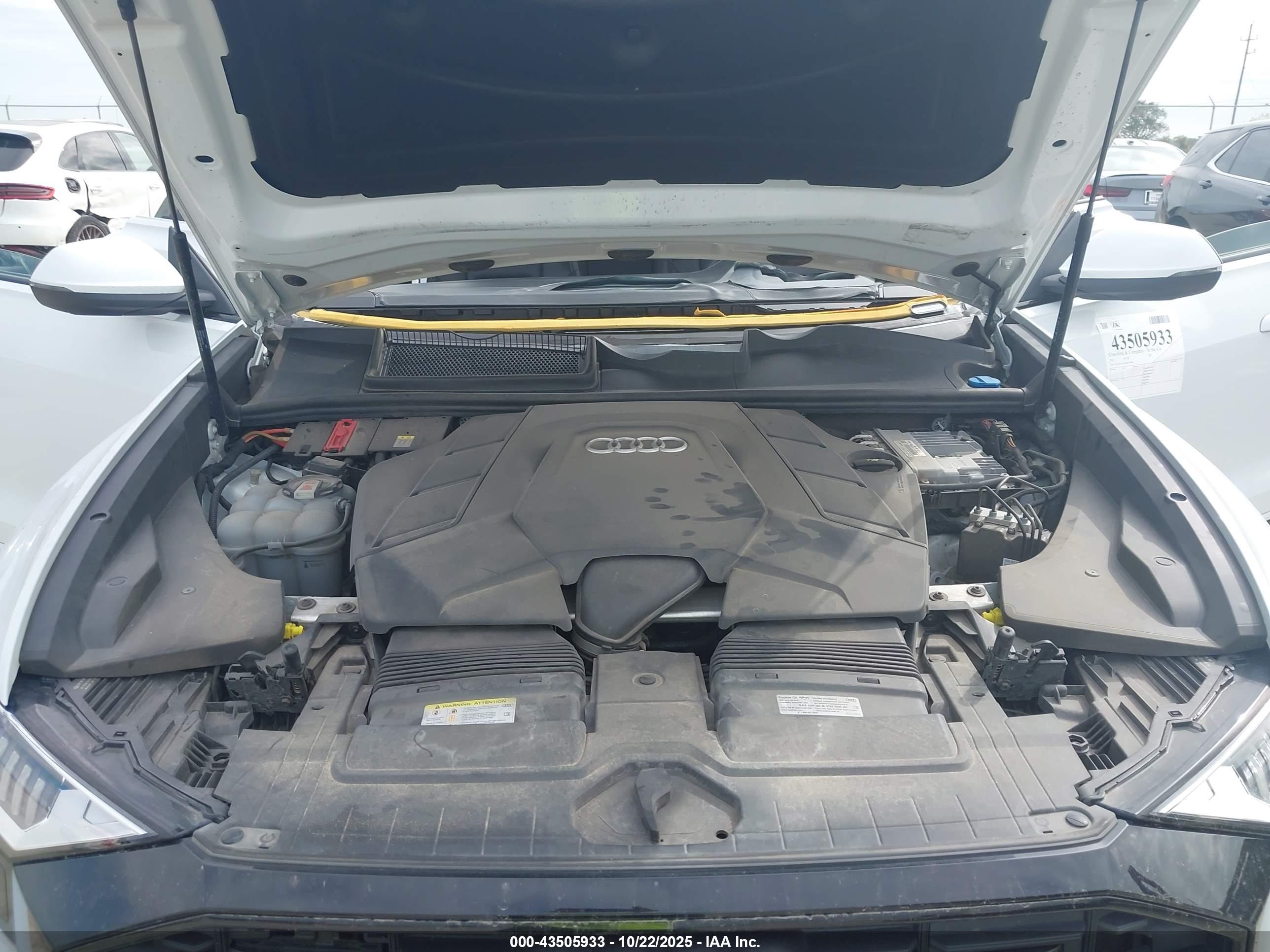 AUDI Q8 image 10