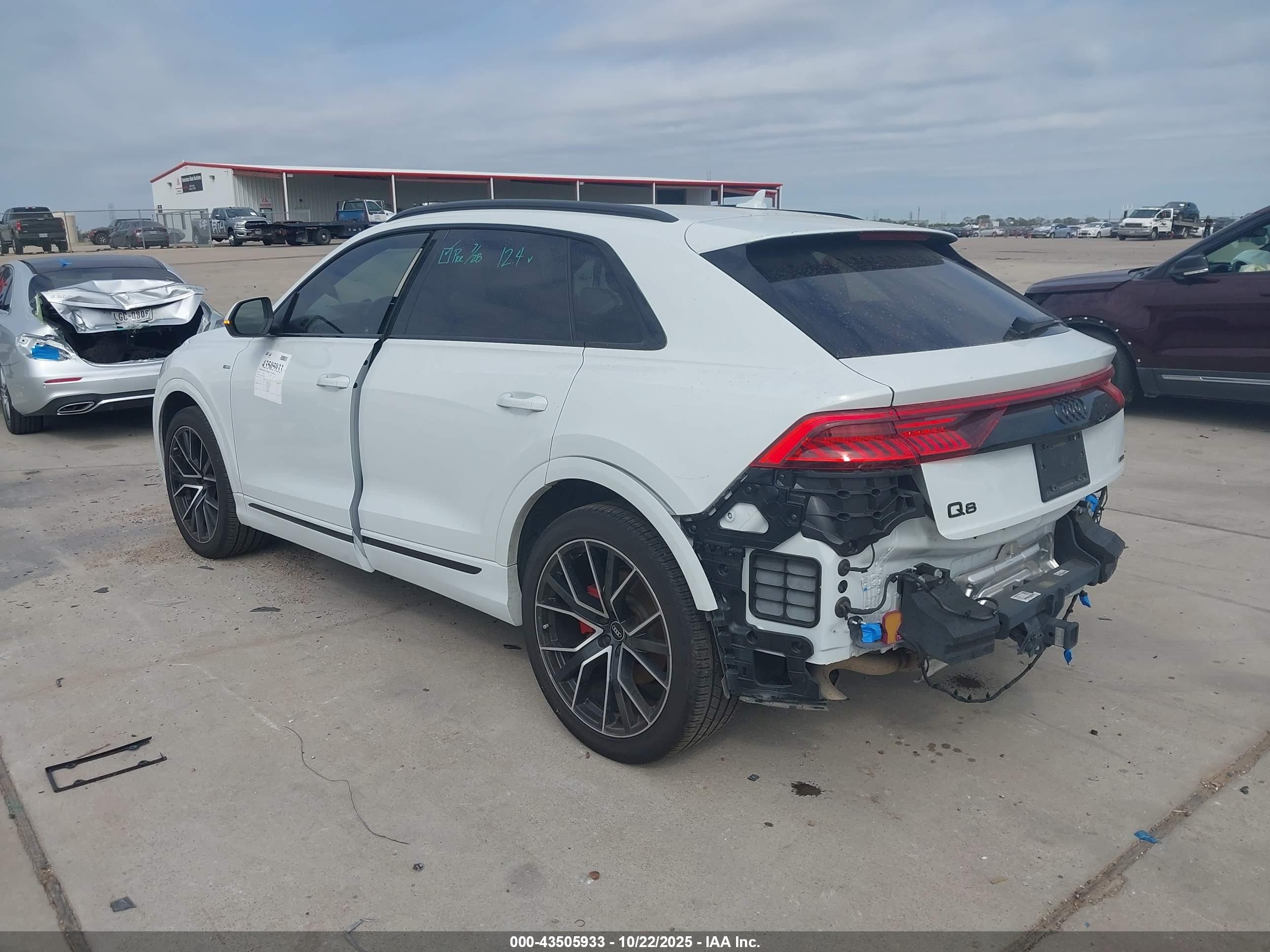 AUDI Q8 image 3