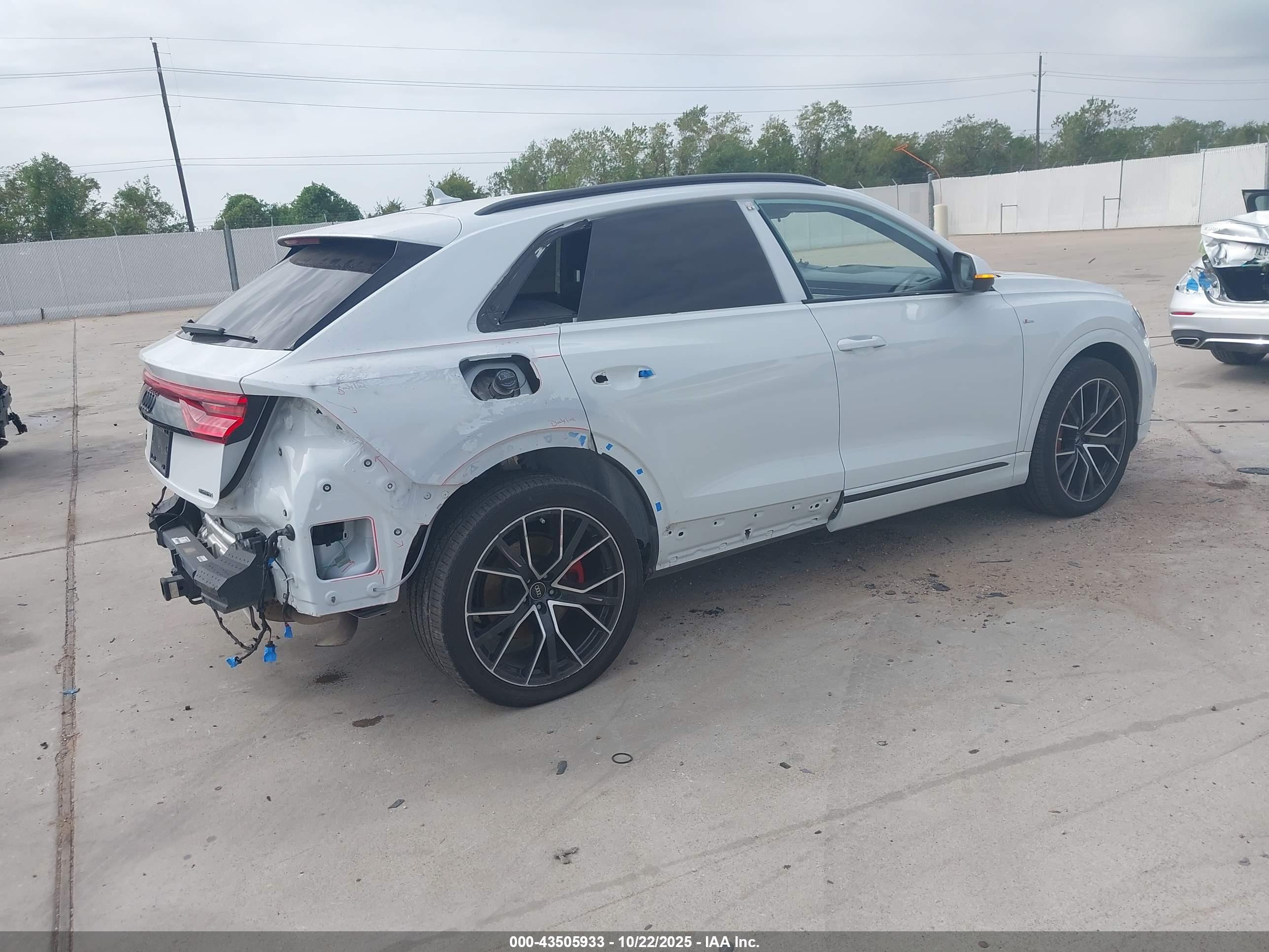 AUDI Q8 image 4