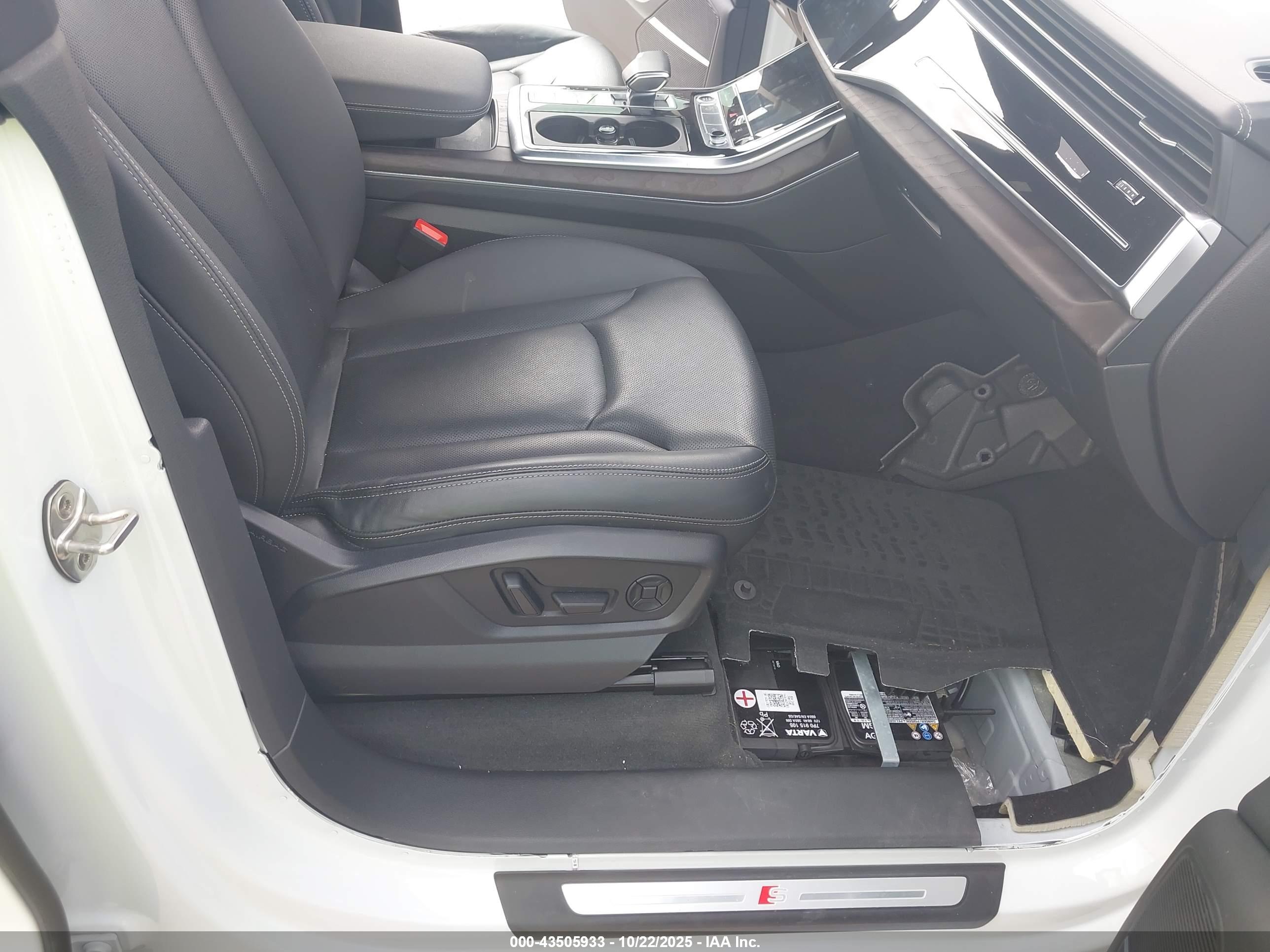 AUDI Q8 image 5